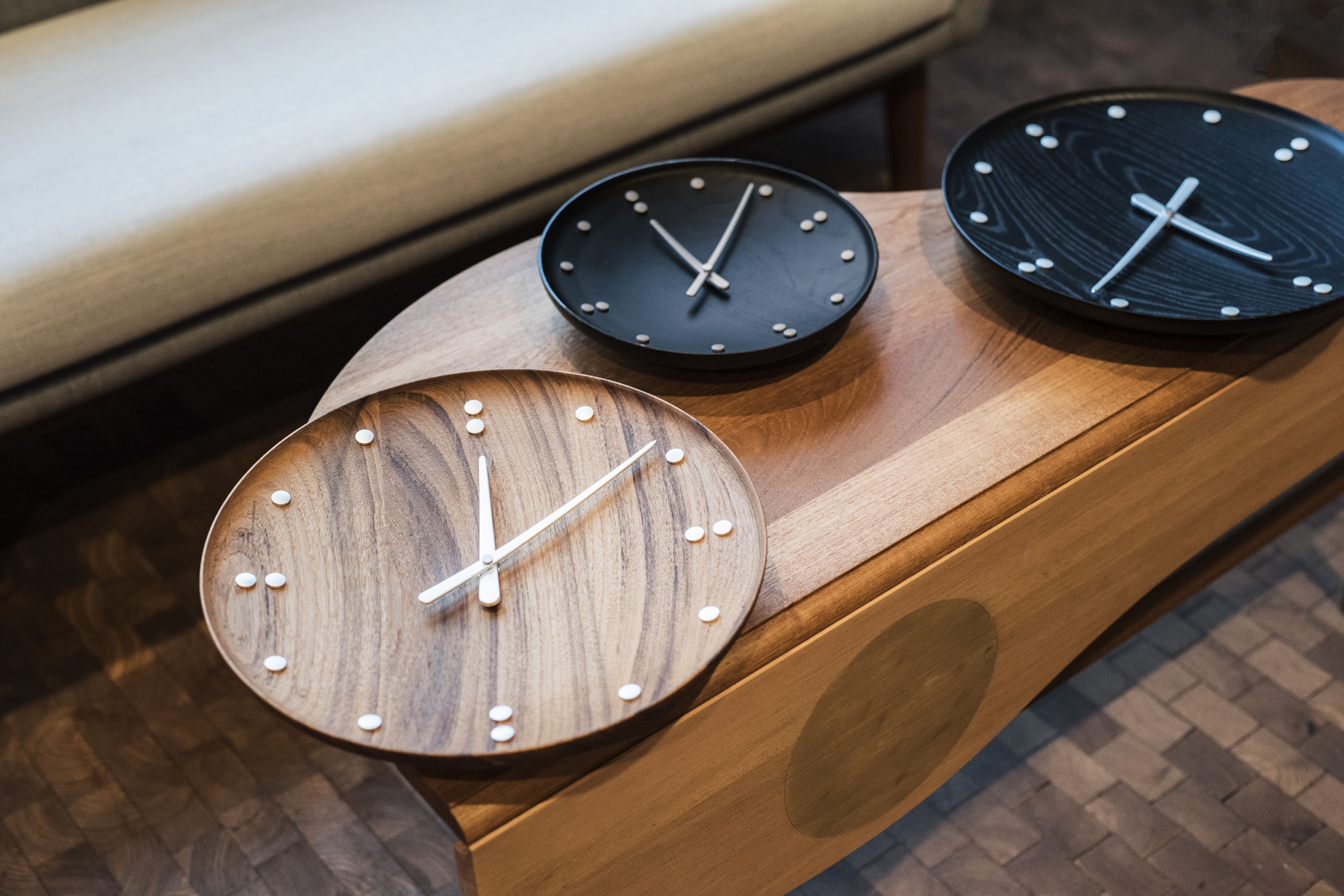 Architectmade Finn Juhl Reloj de pared Ceniza negra, Ø25 cm