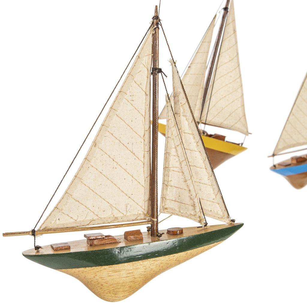 Modelos auténticos un móvil de taza con barcos