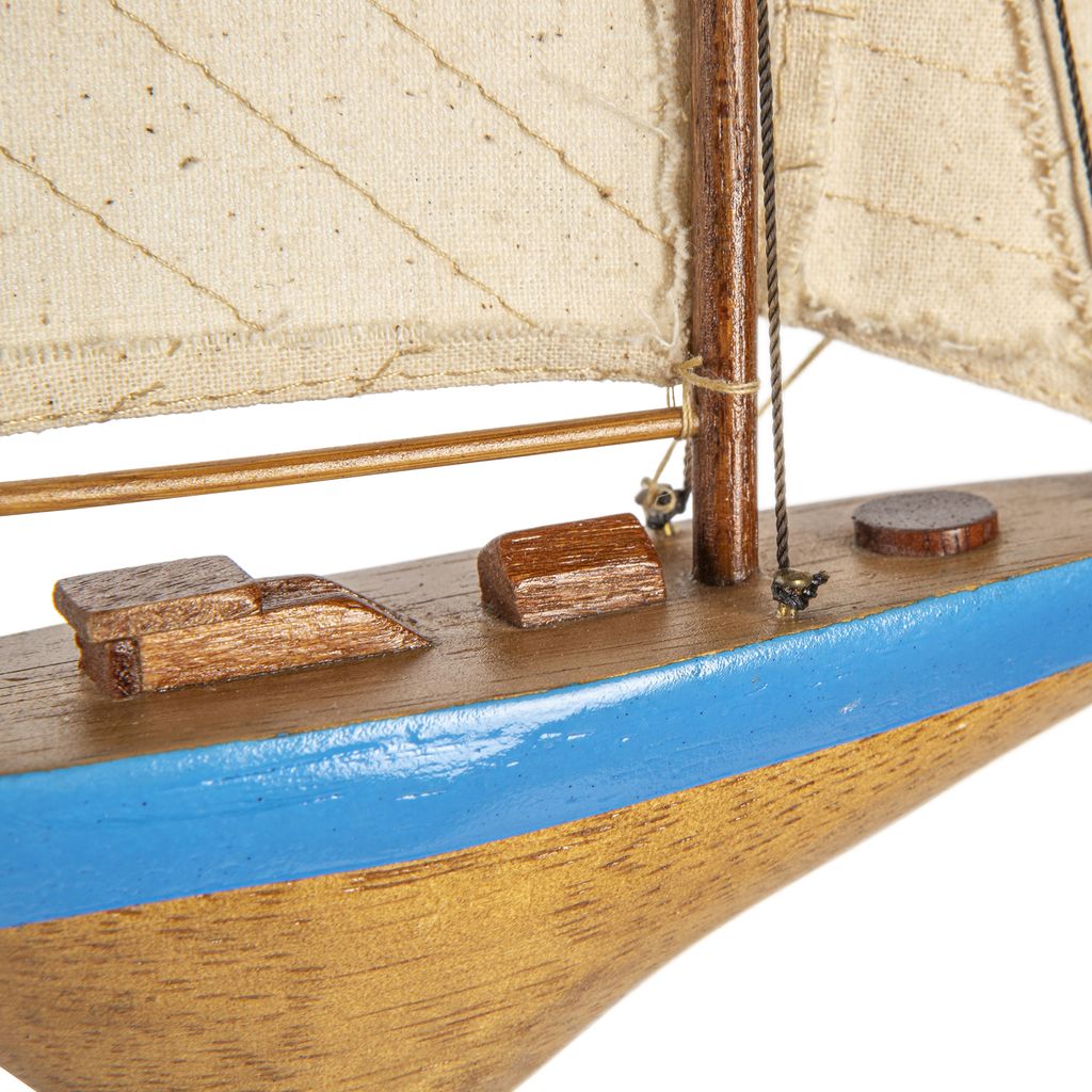 Modelos auténticos un móvil de taza con barcos