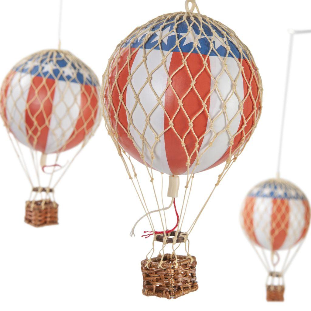 Authentic Models Sky Flight Mobile avec des ballons, États-Unis