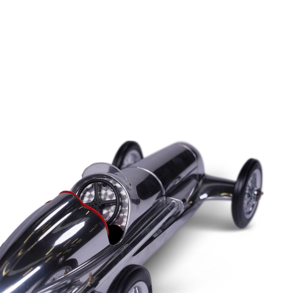 Authentic Models Modèle de voiture de course à la flèche argentée, siège rouge