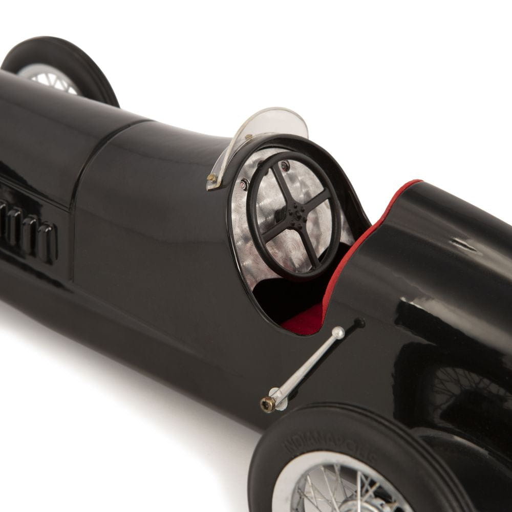 Authentic Models Modèle de voiture de course de flèche en argent noir, siège rouge