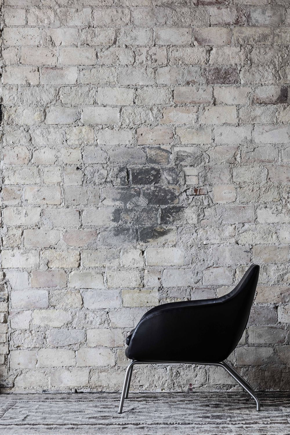 弯曲的汉森·阿森托休息室，黑色钢/黑色阿德里安皮革框架