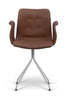 弯曲的汉森·普里姆姆（Hansen Primum）椅子带扶手不锈钢框架，棕色达沃的皮革