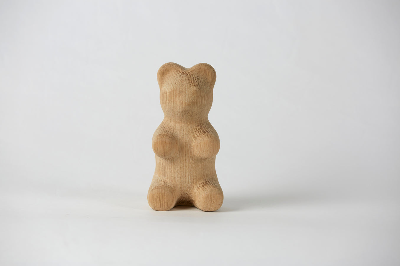 Figura decorativa de roble de oso gomoso de la infancia, pequeño