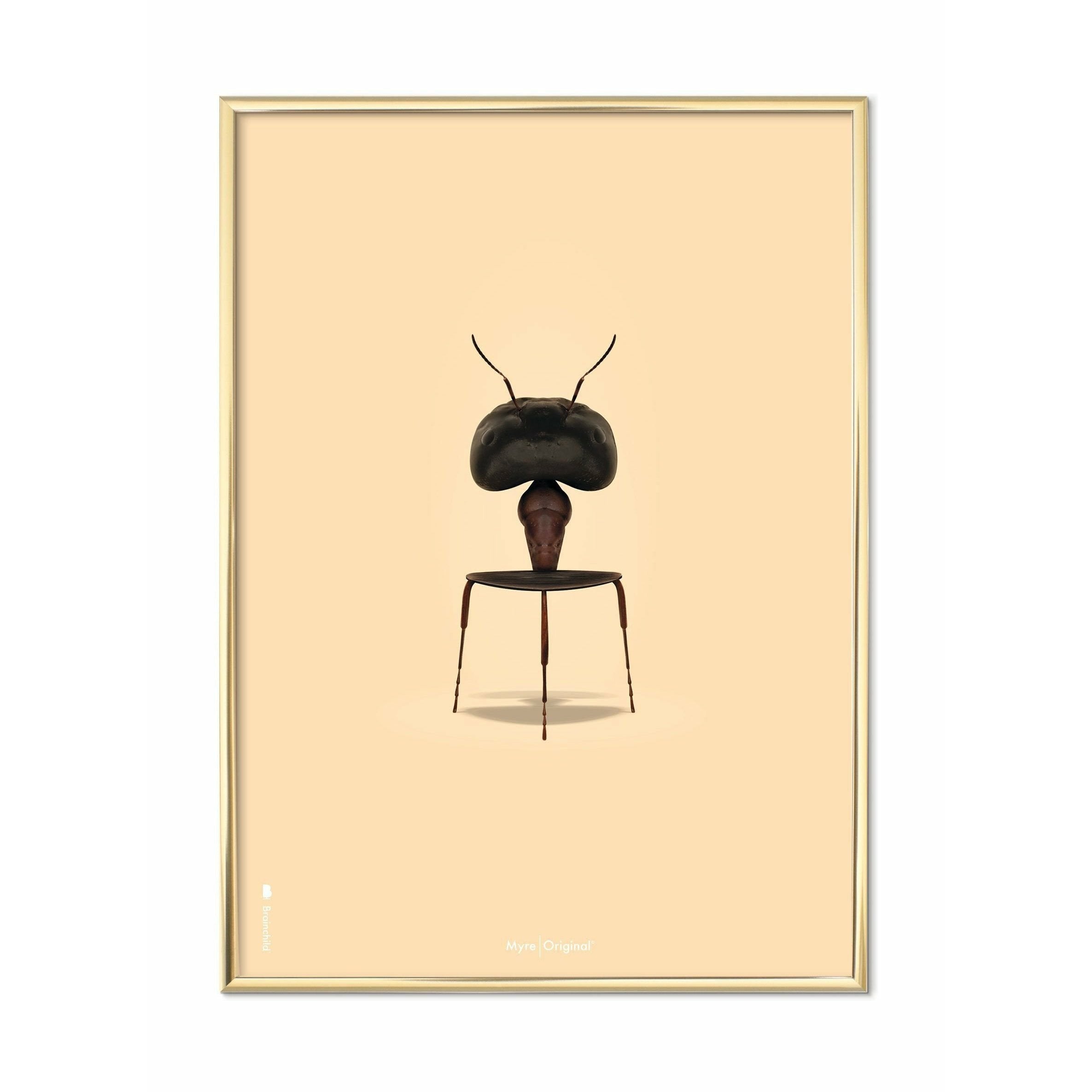 Brainchild Ameise Classic Poster, Messingrahmen 50x70 cm, sandfarbener Hintergrund