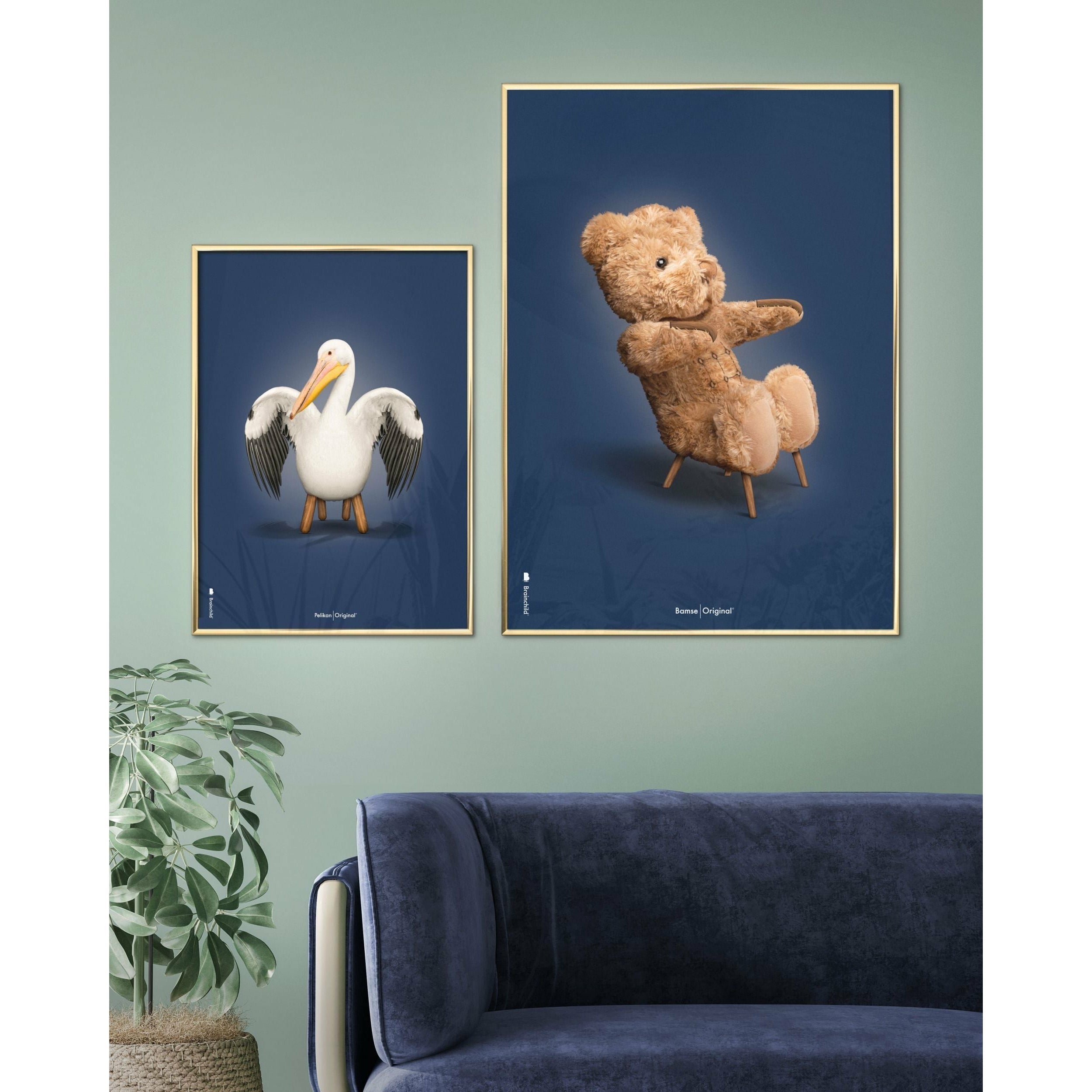 Brainchild Pelikan Classic Poster, Messingrahmen 30x40 Cm, dunkelblauer Hintergrund