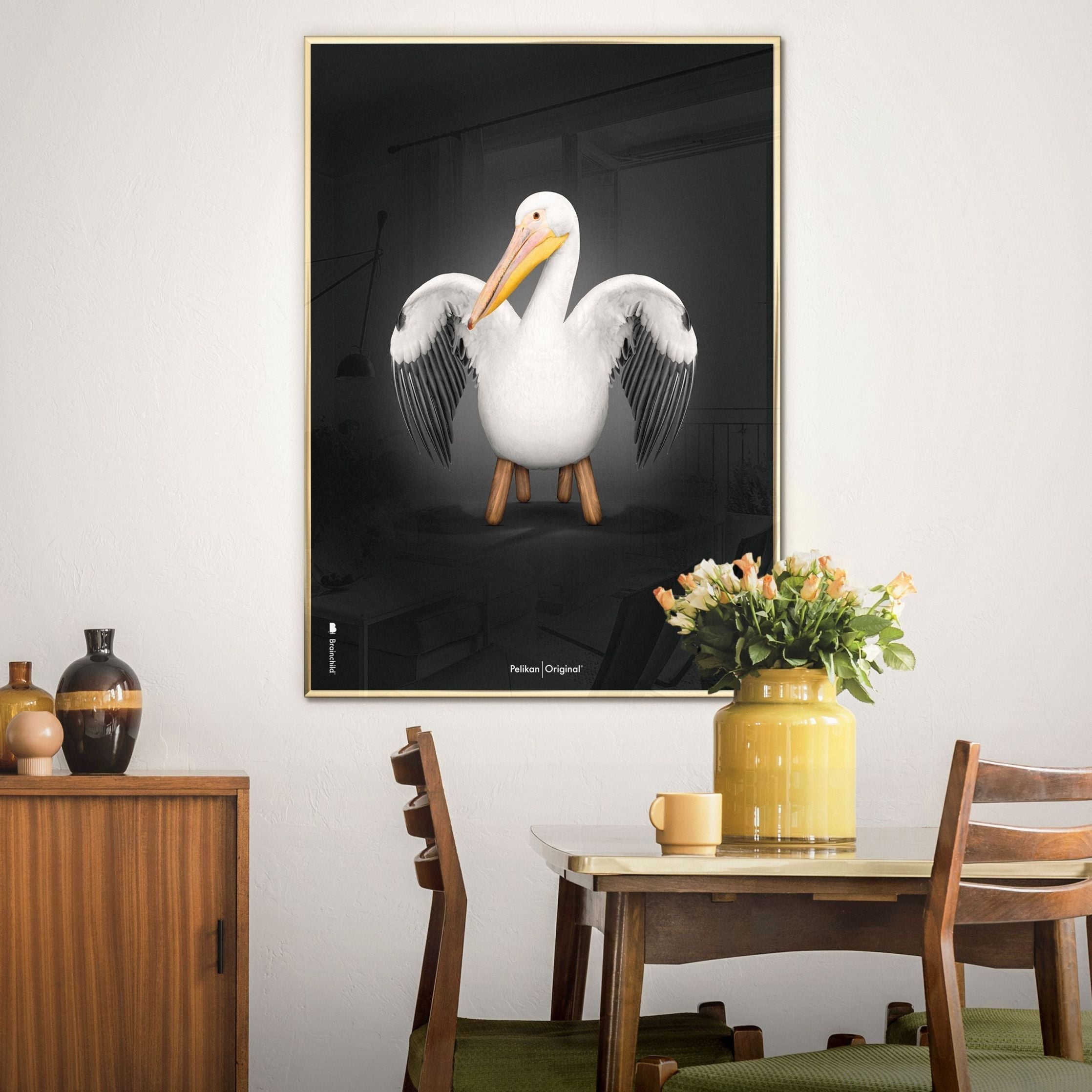 Poster classico di Pelikan da frutto, cornice color ottone 70 x100 cm, sfondo nero