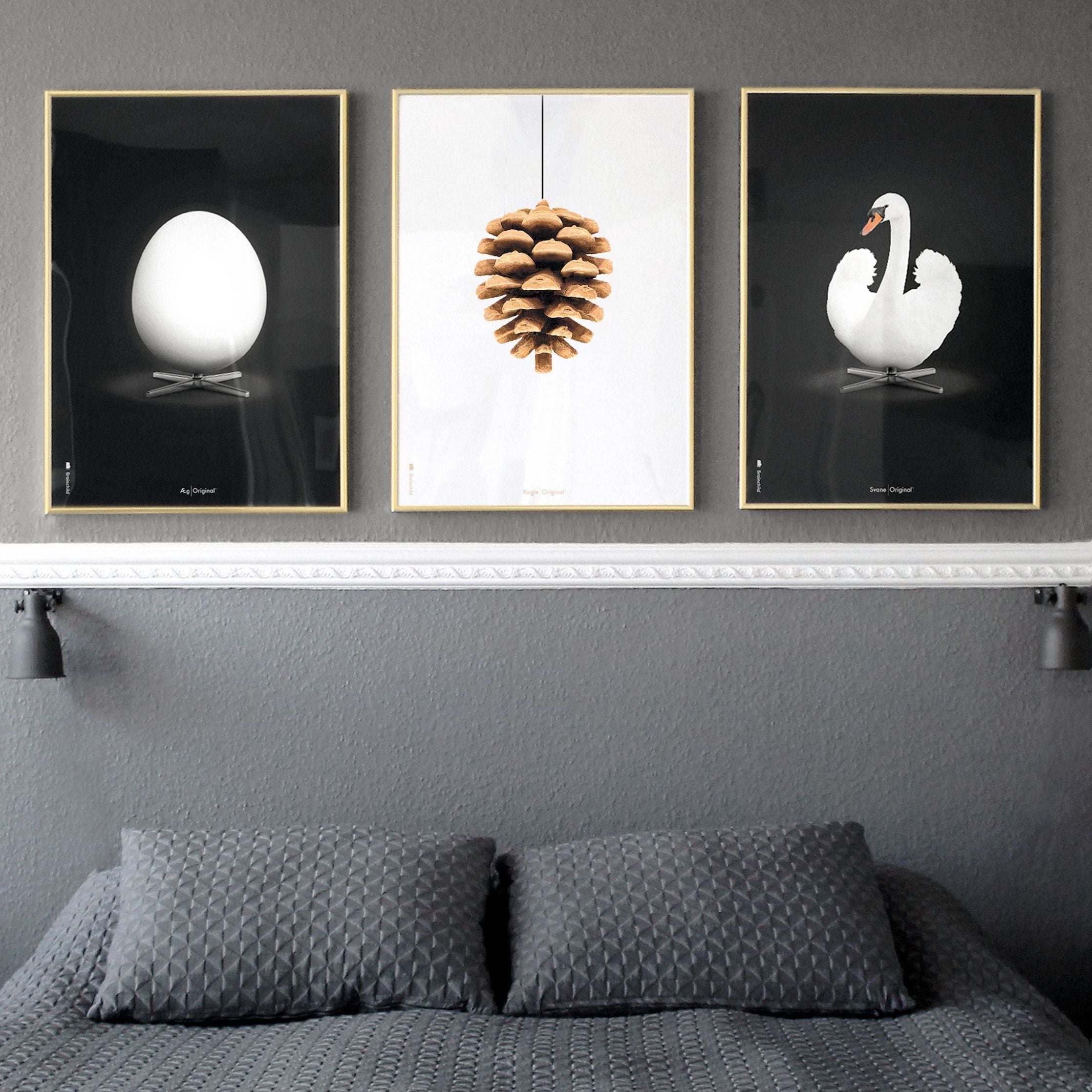 Brainchild Swan Classic Poster, Ramme laget av mørkt tre 30x40 cm, hvit/hvit bakgrunn