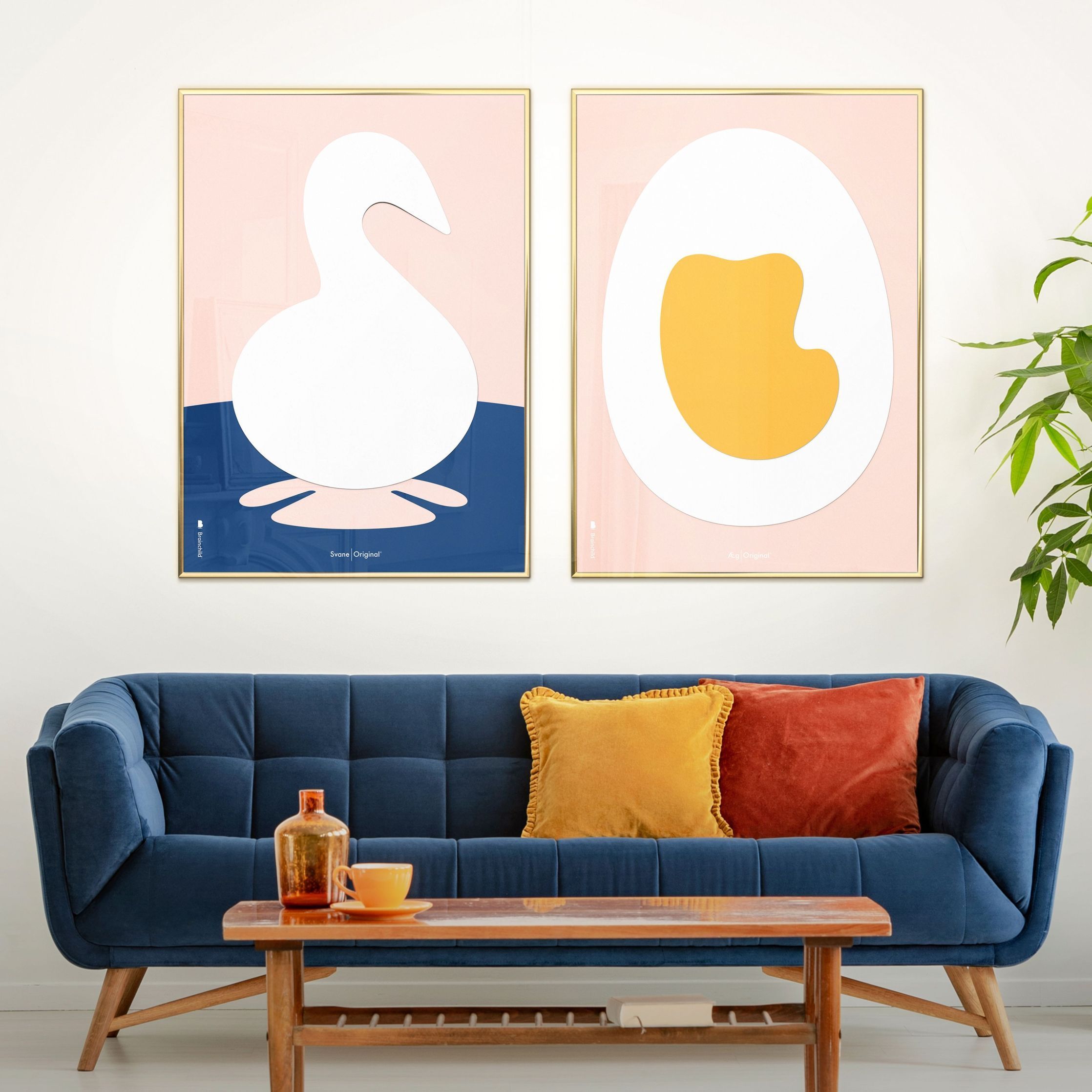 Brainchild Swan Paper Clip Poster, messing gekleurd frame 50x70 cm, roze achtergrond