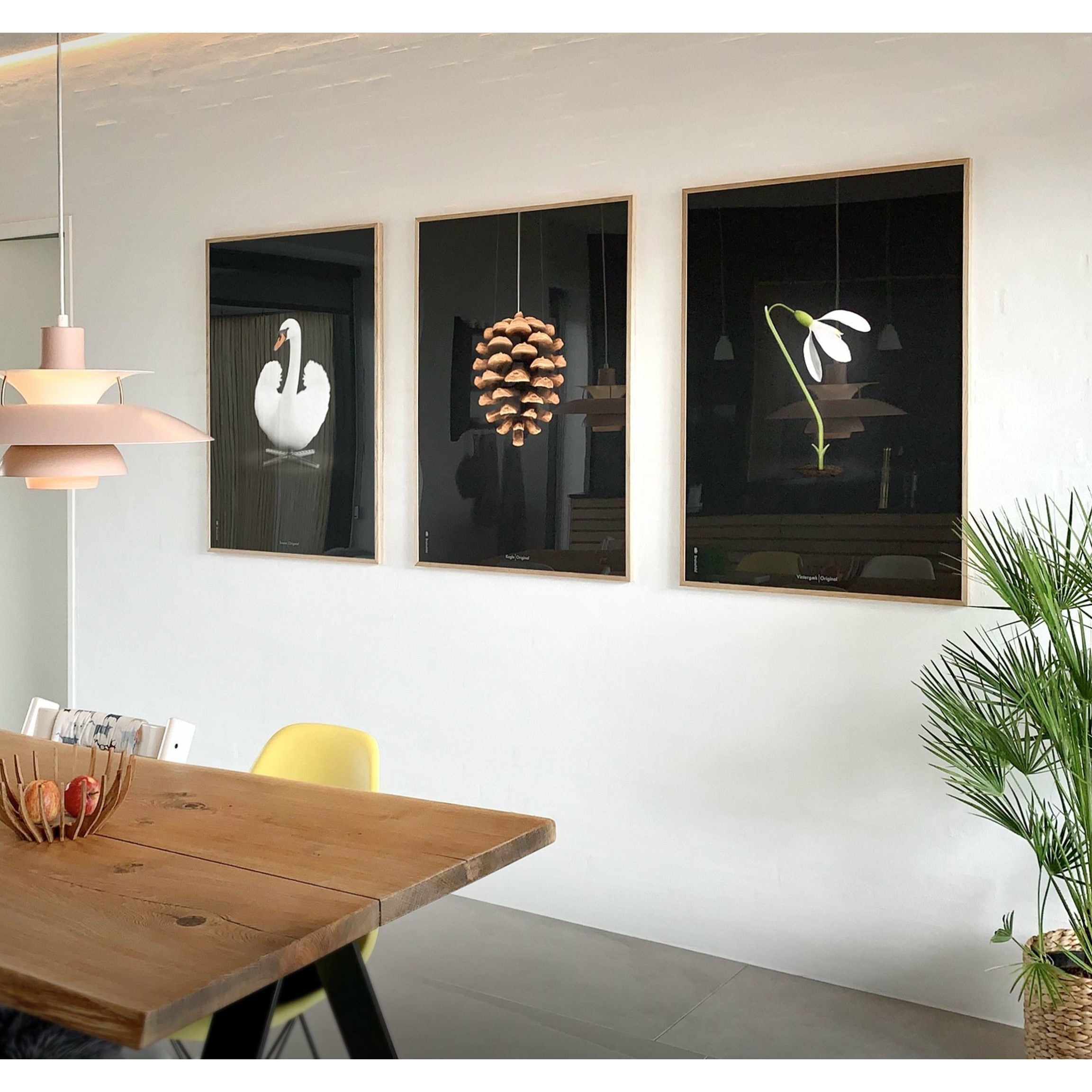 brainchild Affiche classique du cône en pin, cadre en bois clair 30x40 cm, fond noir