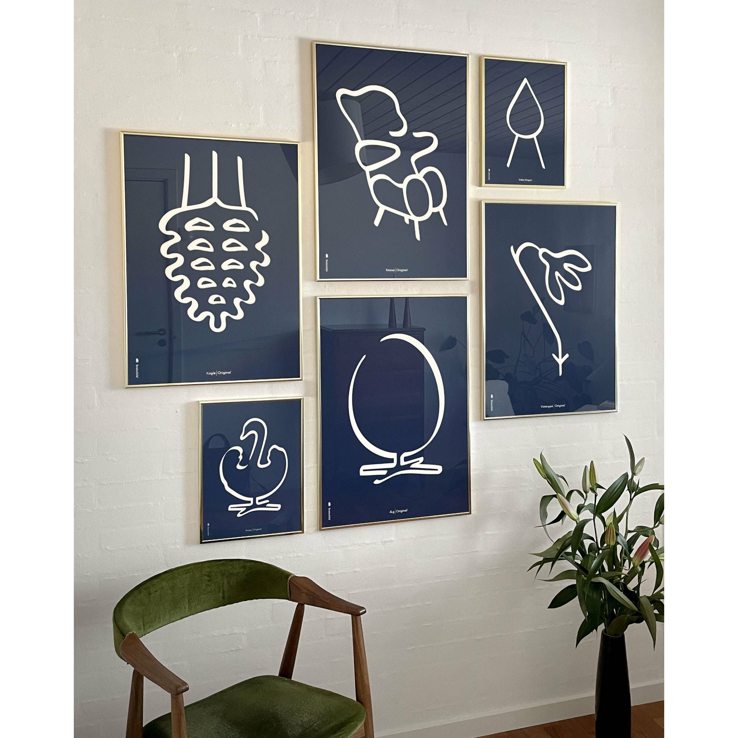 Brainchild Pine Cone Line Poster, donker hout frame A5, blauwe achtergrond