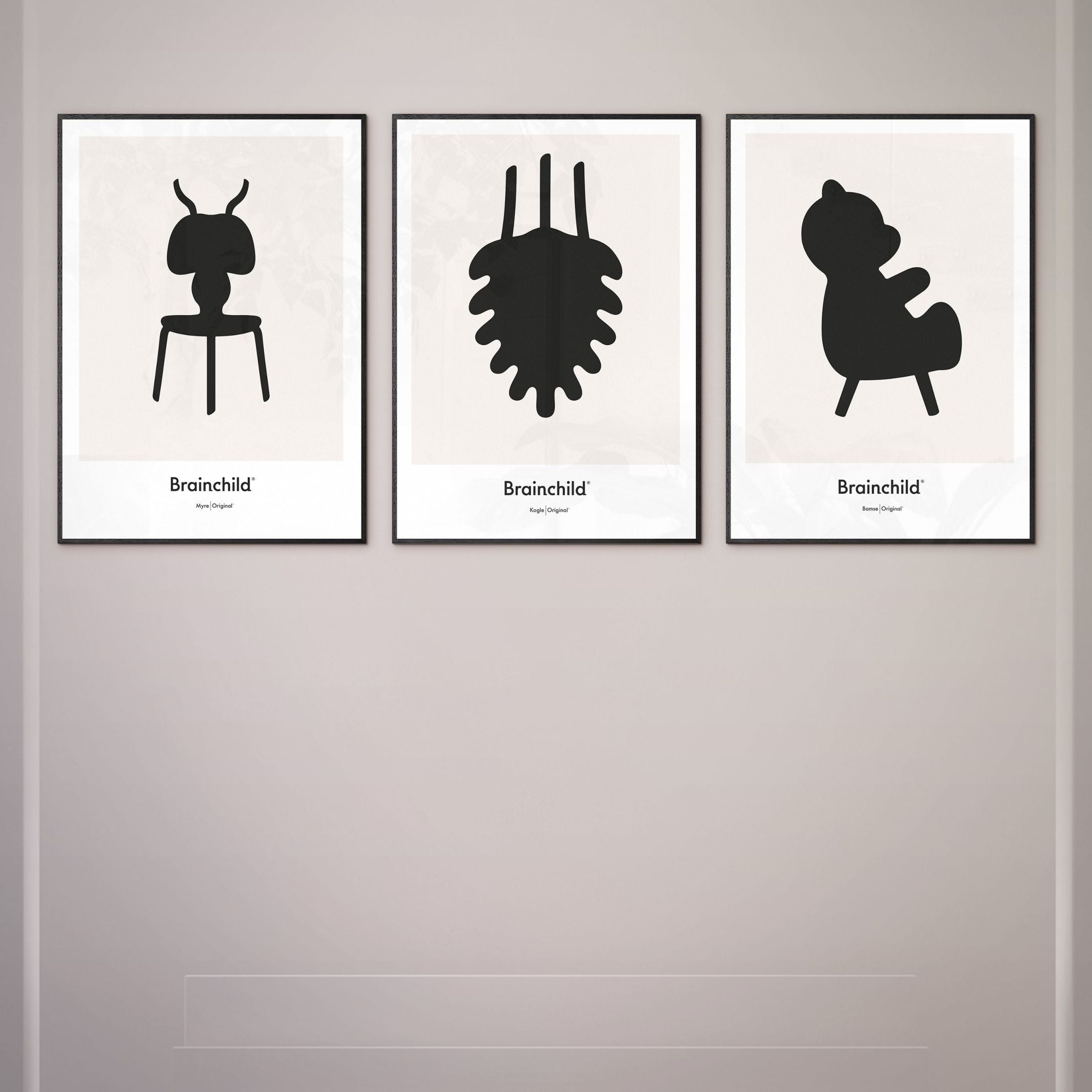 Brainchild Teddybär Design Icon Poster, Rahmen aus schwarz lackiertem Holz 30x40 Cm, grau