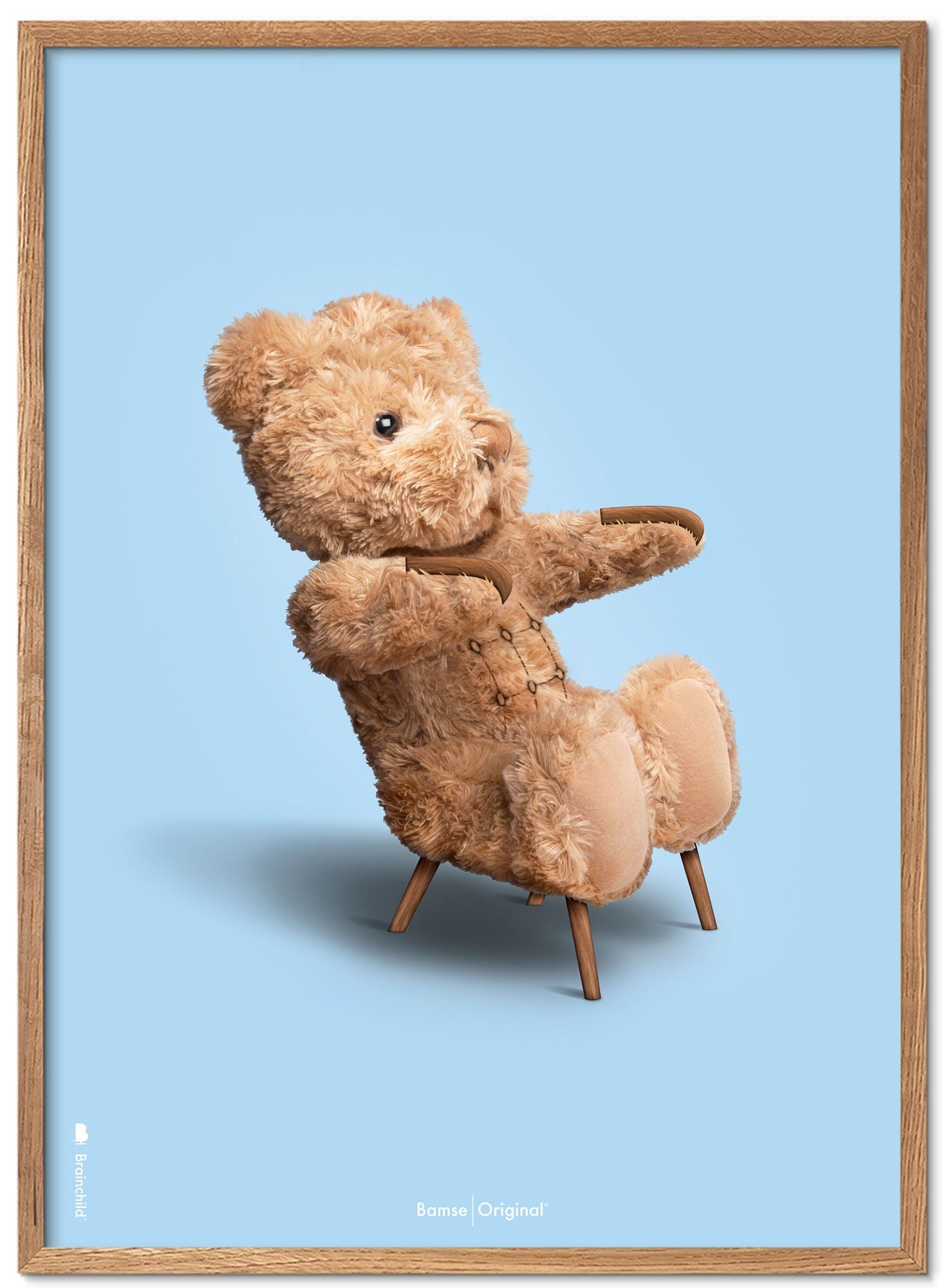 Brainchild Cadre d'affiche classique d'ours en peluche en bois clair Ramme 50x70 cm, fond bleu clair