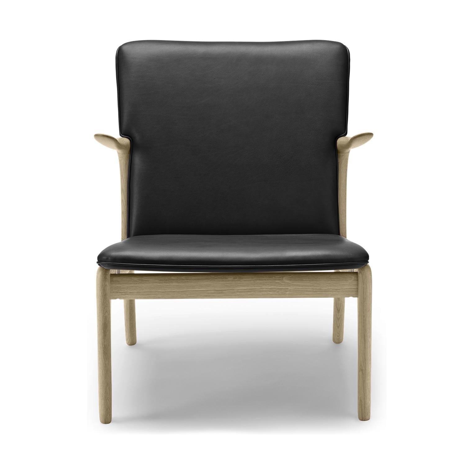 Carl Hansen OW124 snavelstoel, soaped eiken/zwart leer