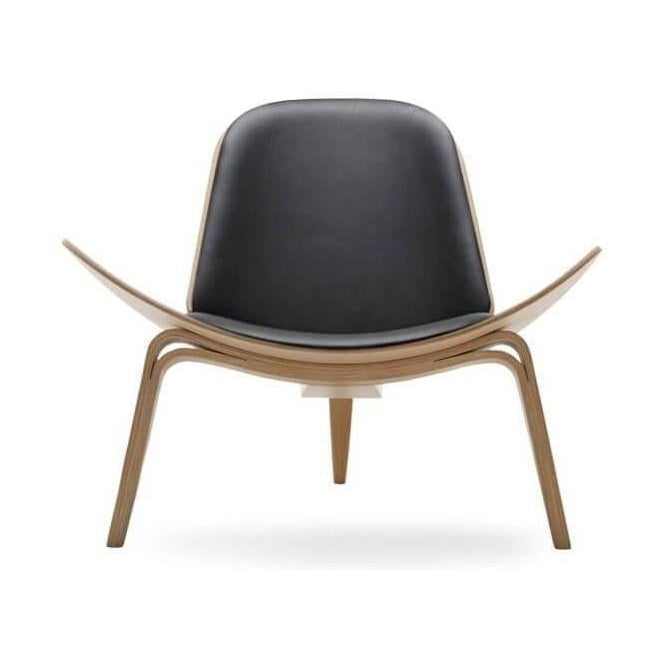 Carl Hansen CH07 Shell -stoel, geolied eiken/zwart leer Thor 301