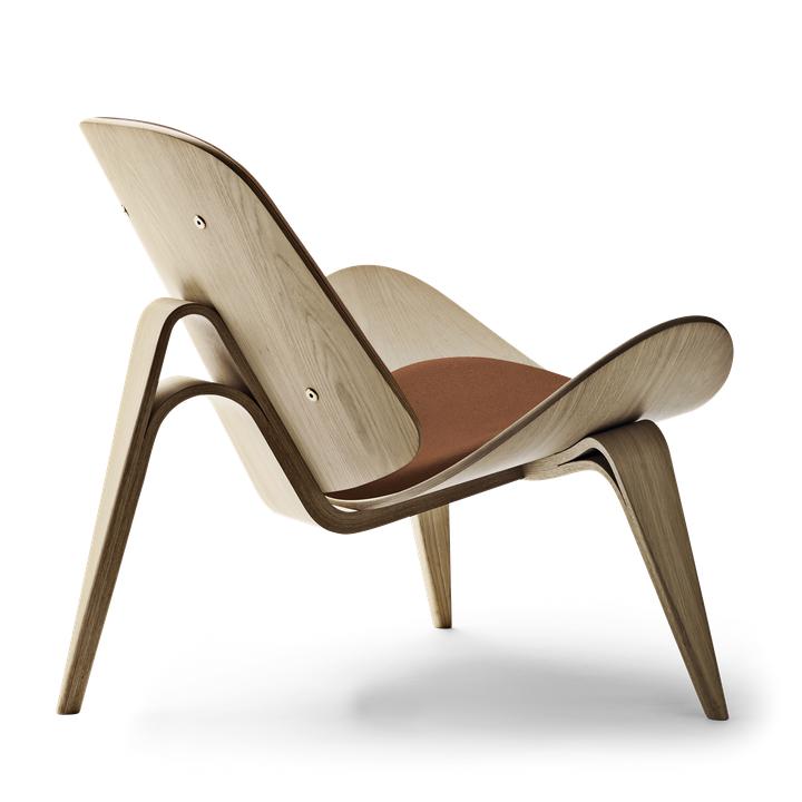 Carl Hansen CH07壳椅，白色油橡木/棕色皮革Thor 307
