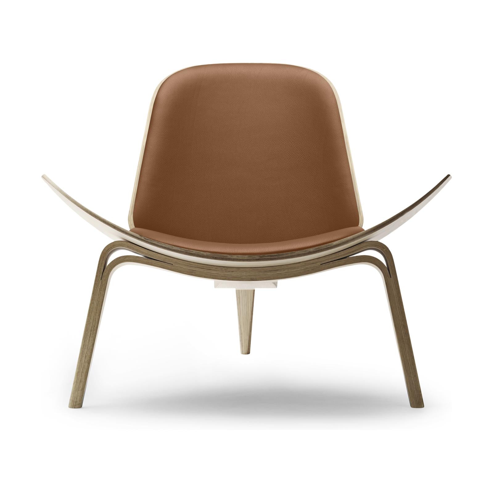 Carl Hansen CH07 Shell -stoel, wit geoliede eiken/bruin leer Thor 307