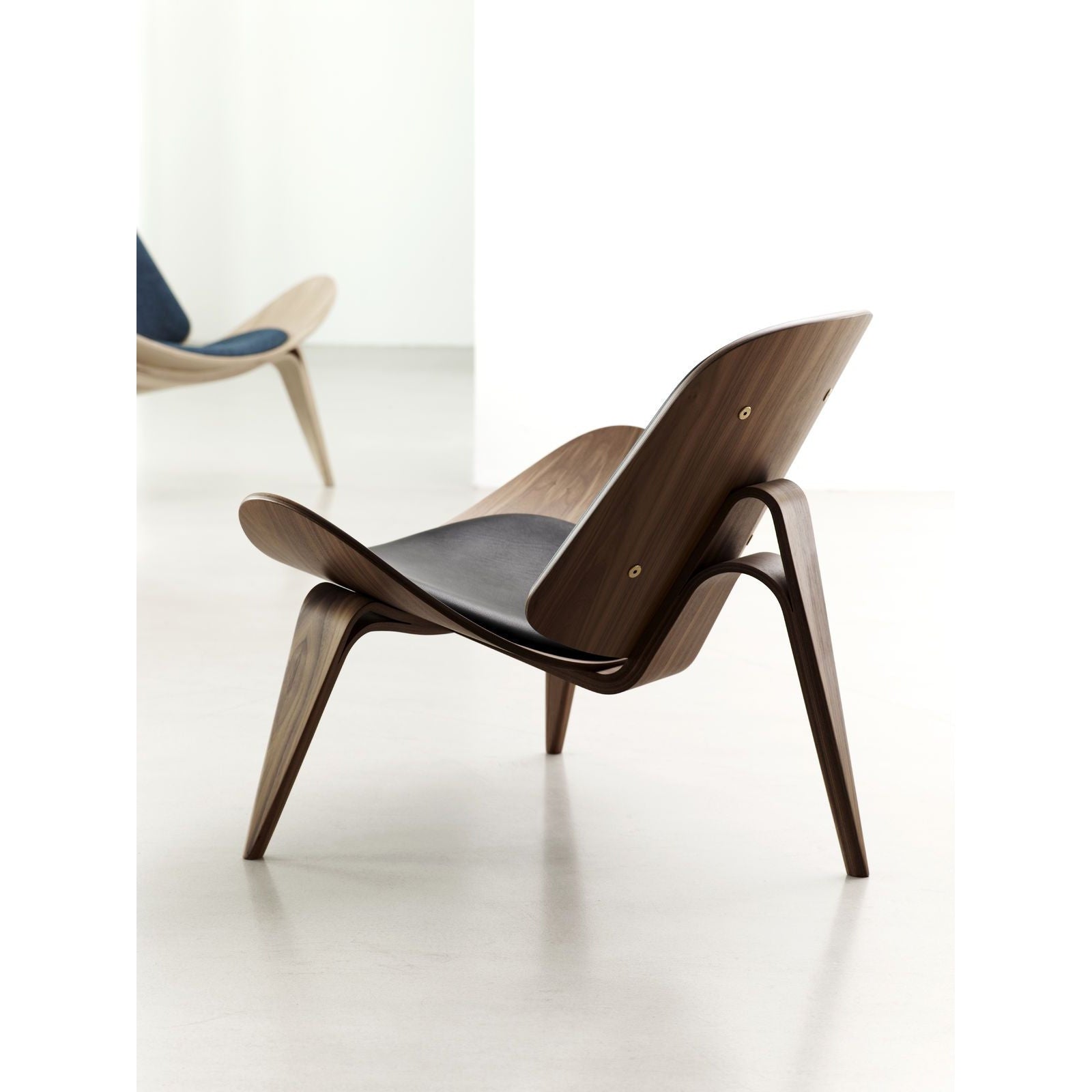 Carl Hansen Chl07 chaise coquille d'huile blanche chêne / cuir noir thor 301