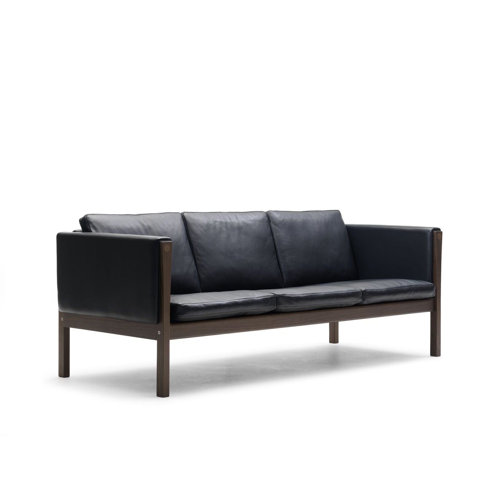 Carl Hansen CH163 Sofa, geoliede walnoot/zwart leer