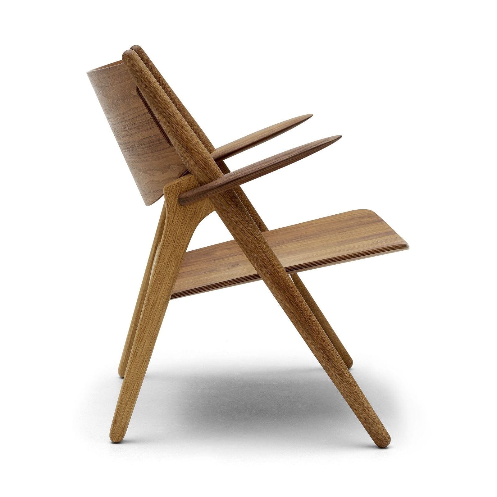 Carl Hansen CH28T fauteuil, geoliede eik, walnoot/natuurlijk