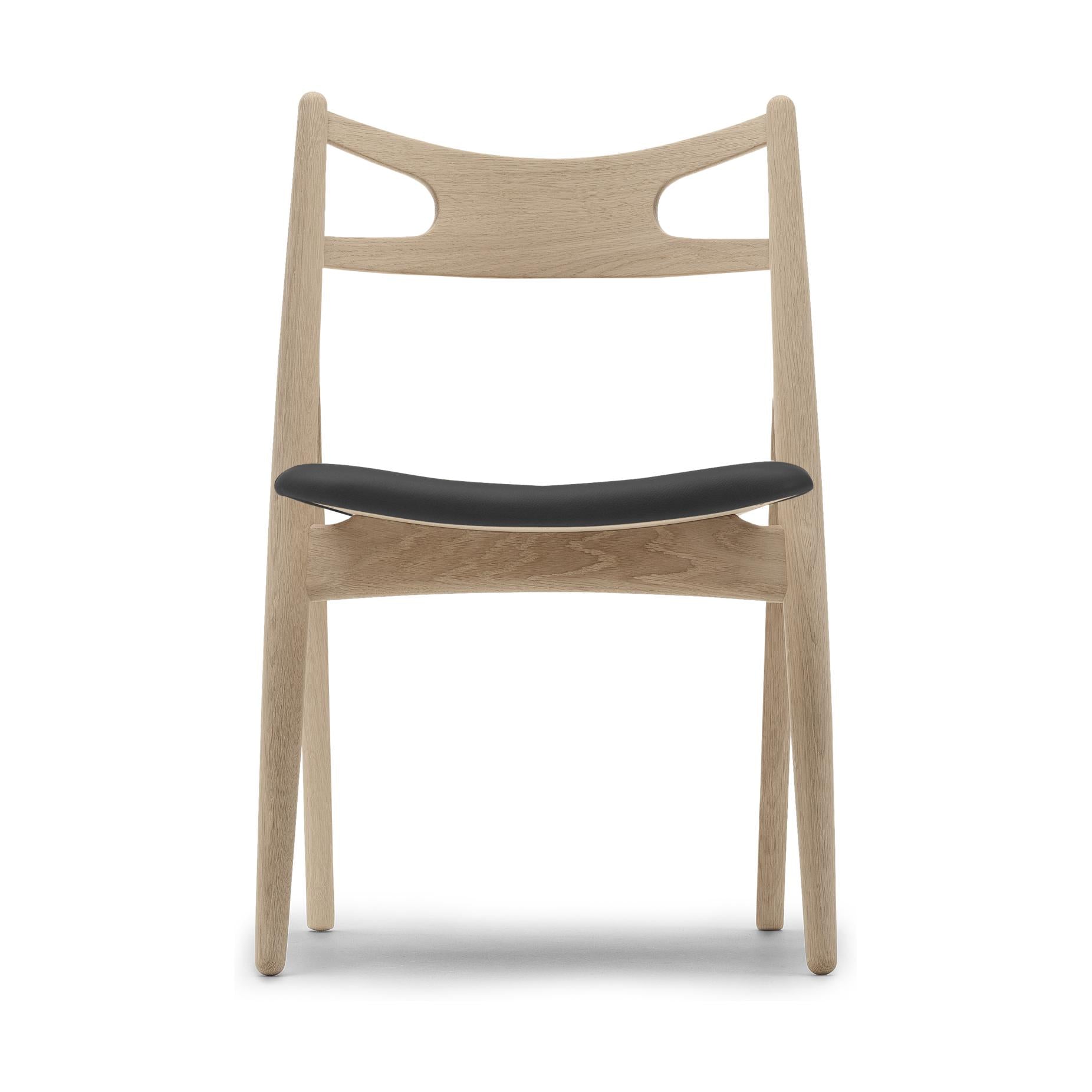 Carl Hansen Ch29 P Chair White Oil Oak/Black Leather