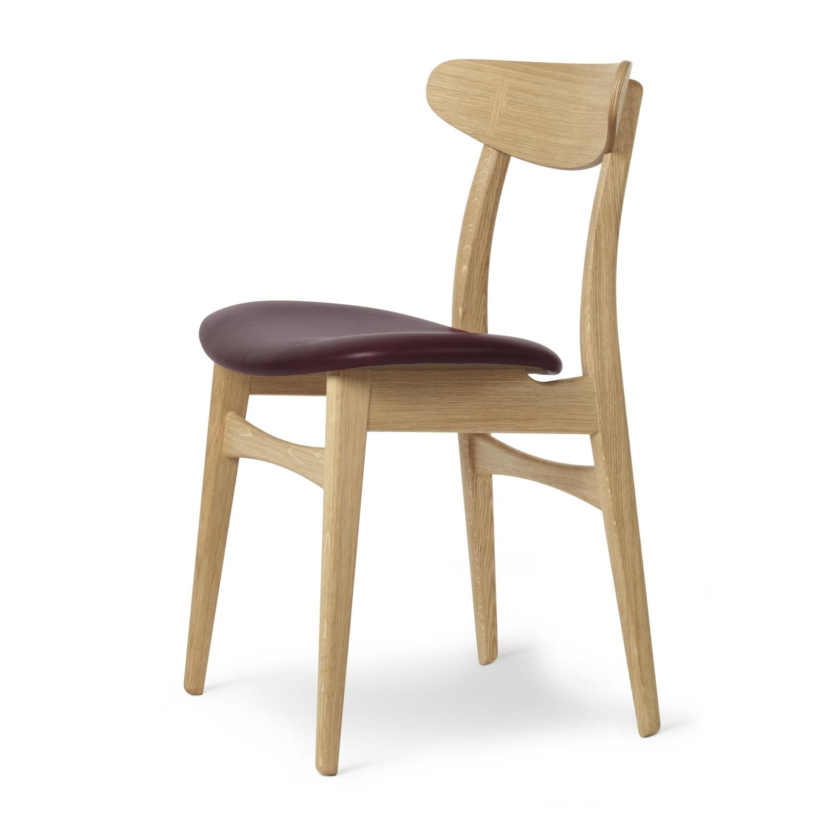 Carl Hansen CH30P -stol, oljad ek, vinröd läder
