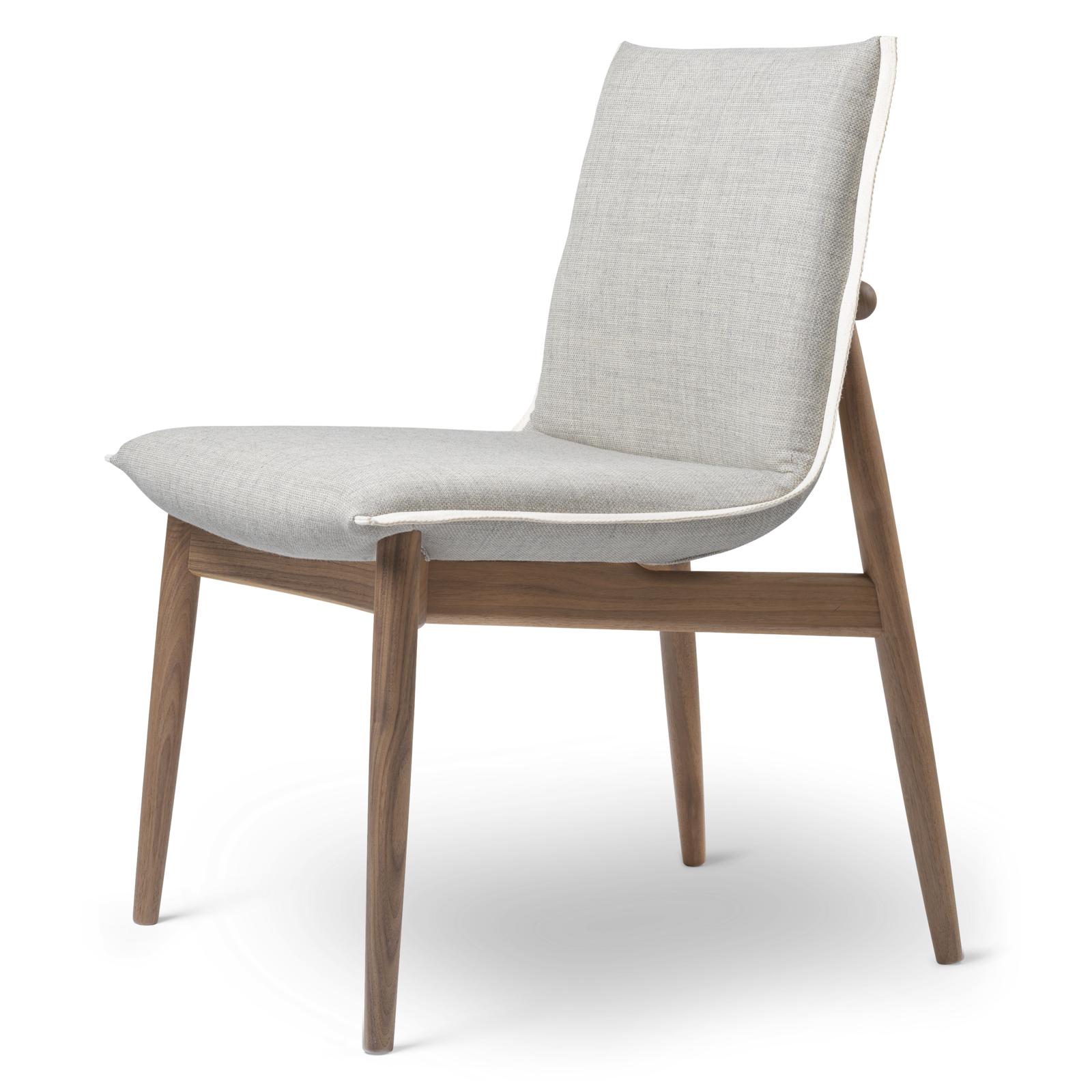 Carl Hansen E004 Embrace Chair, Noyer huilé, tissu gris