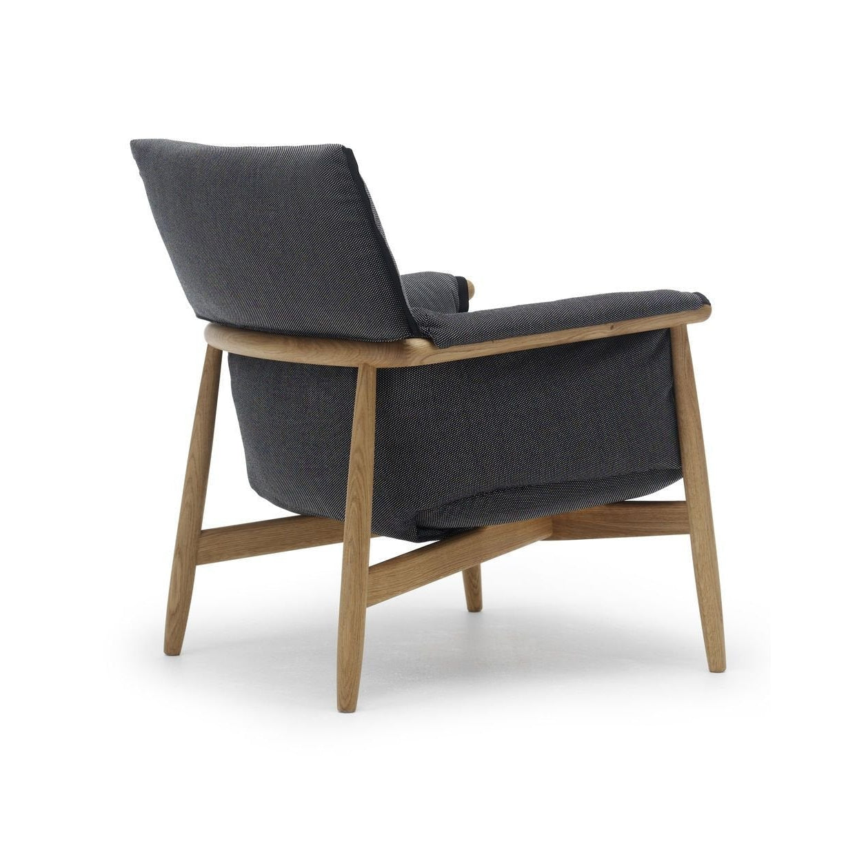 Carl Hansen E015 Embrace Lounge Chair, geölte Eiche/dunkelgraues Stoff