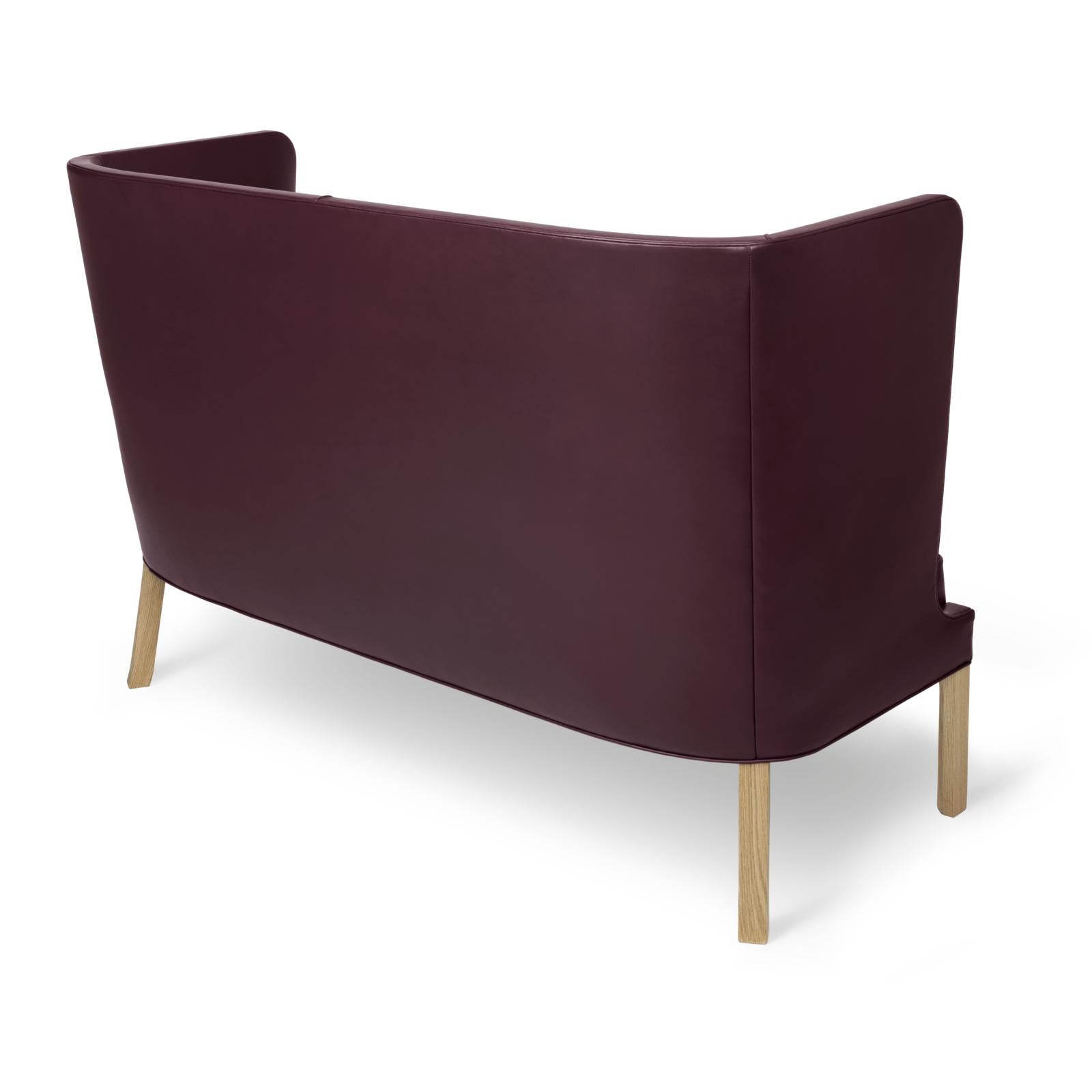 Carl Hansen FH436 Coupé -sohva, öljytty tammi/viininpunainen nahka