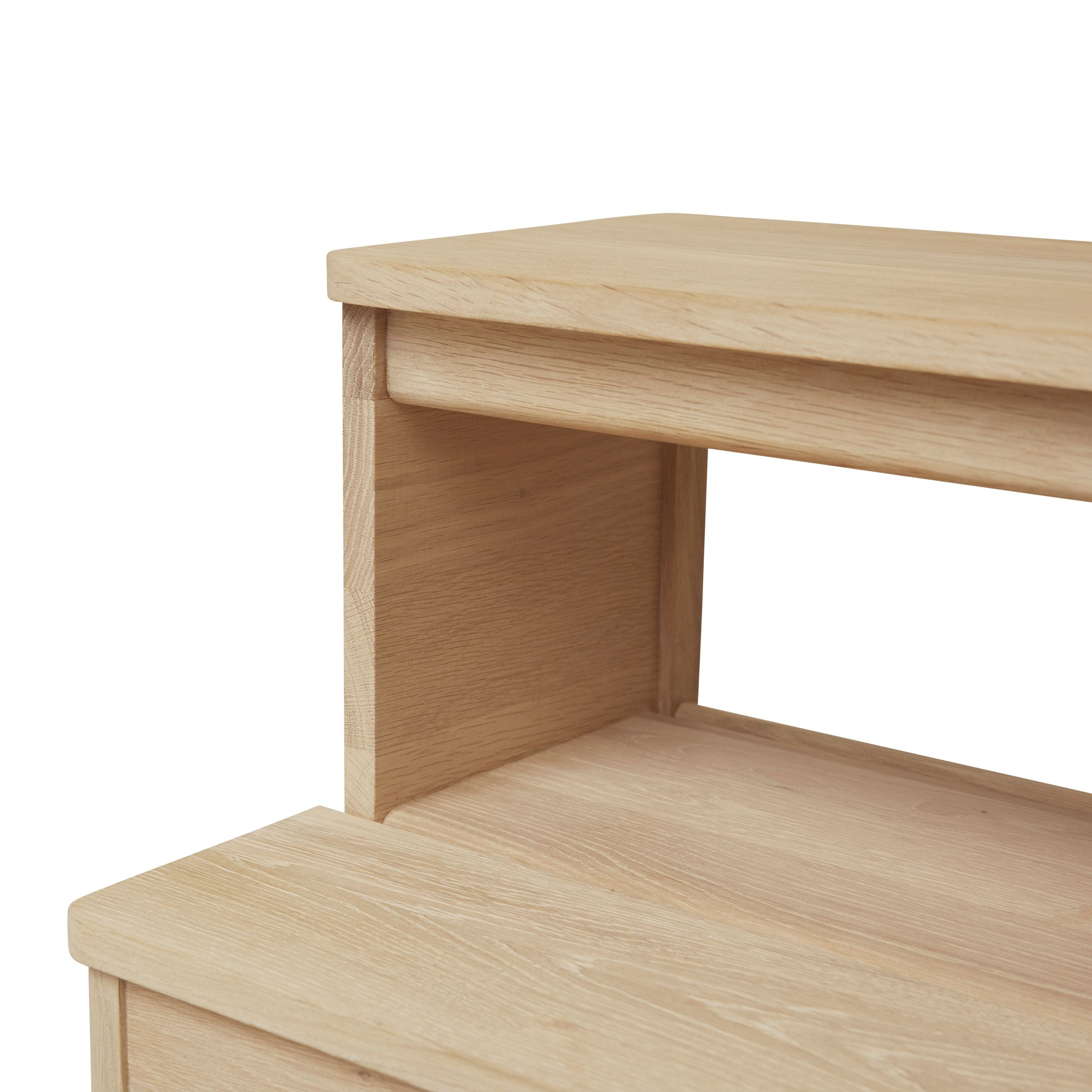 Form & Refine A Line Stepstool. witte eik