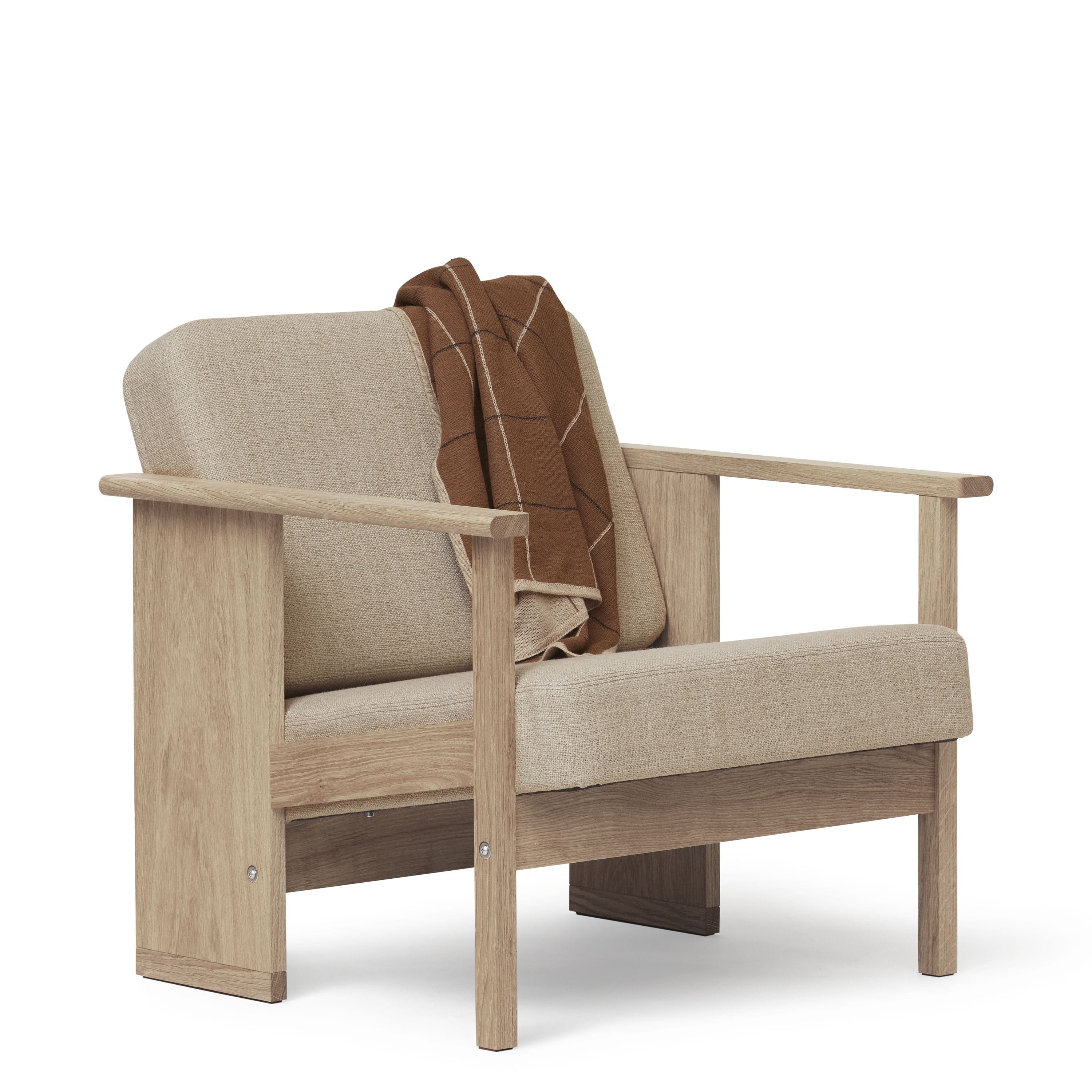 Form & Refine Block lounge stoel. Witte olie -eik