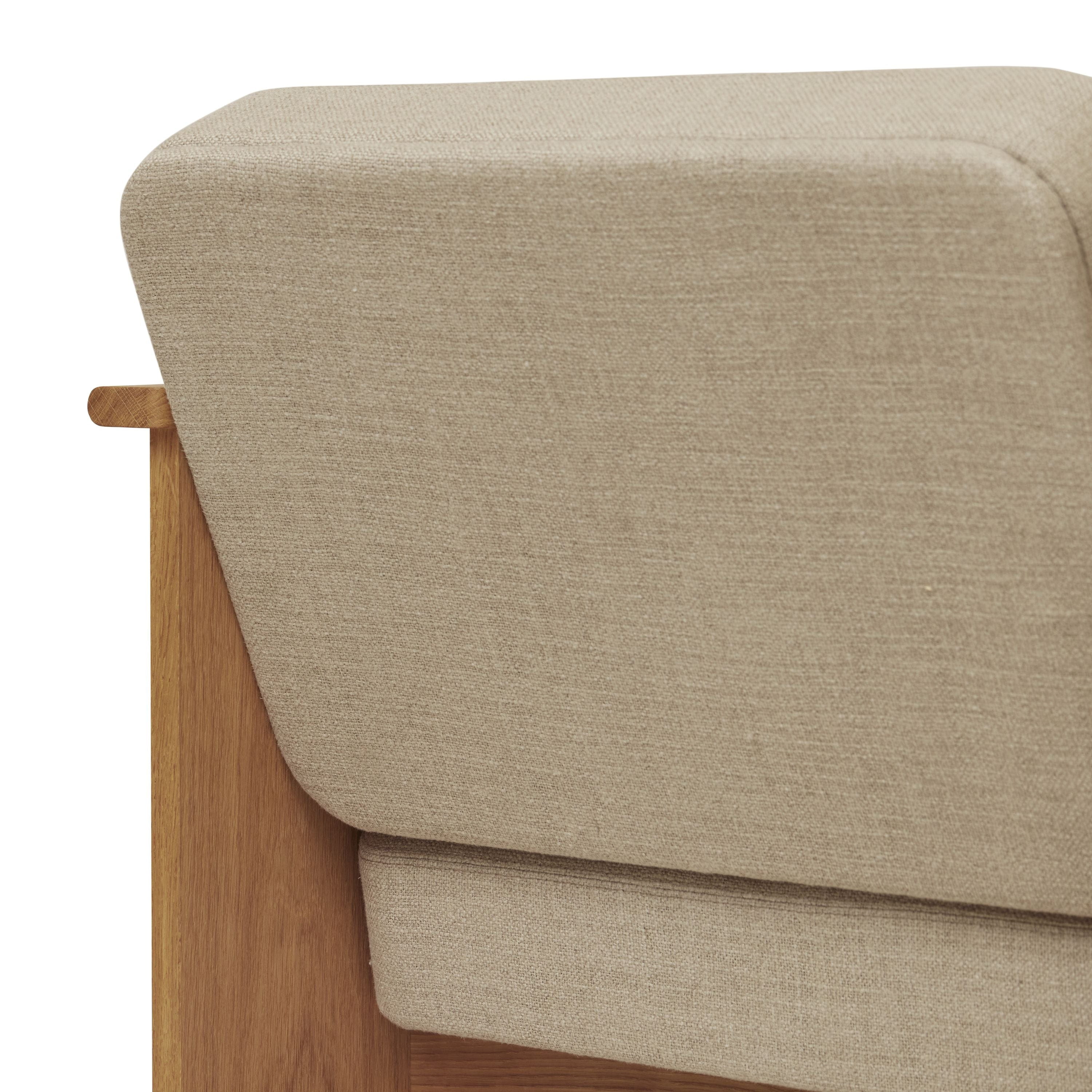 Form & Refine Block Lounge Chair. Eiche