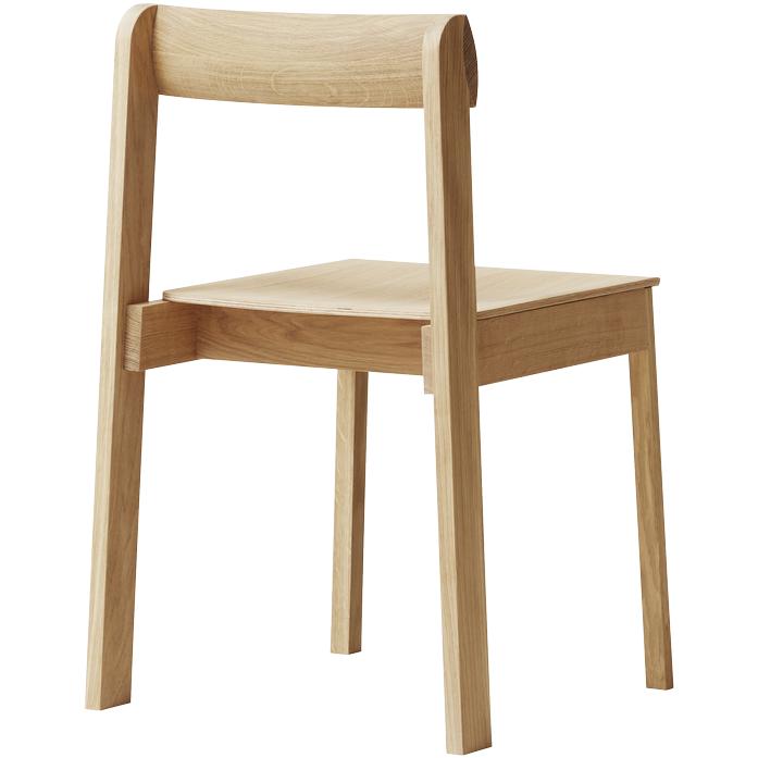 形式和完善的蓝图椅。白橡木