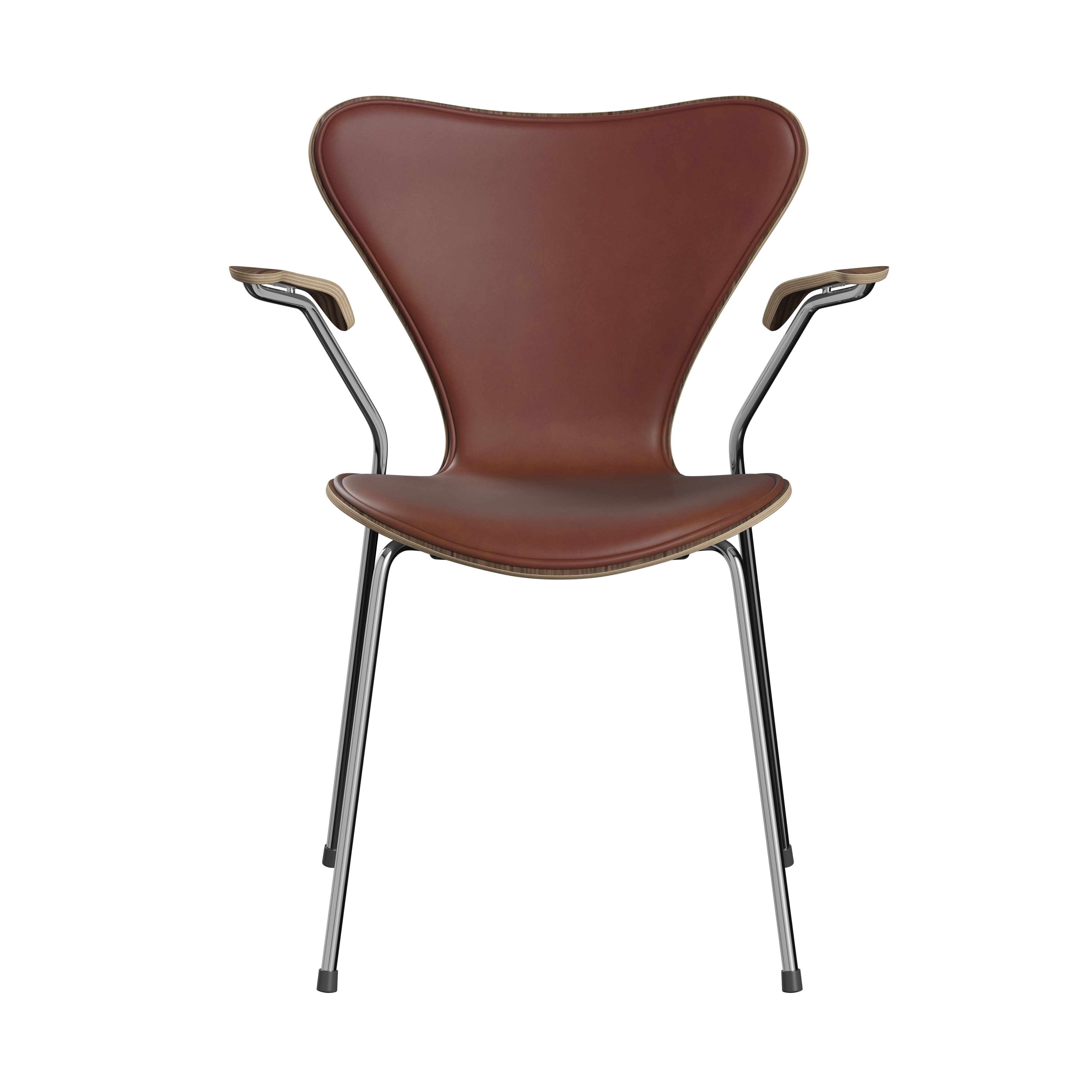 Fritz Hansen Serie 7 lænestol, front polstring med Grace Chestnut Leather Jubilæumskollektion