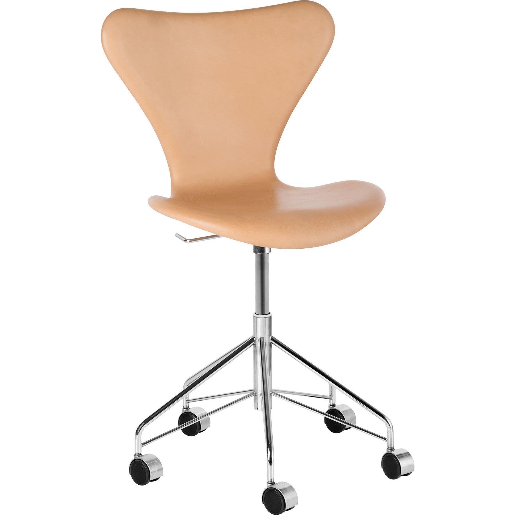 Fritz Hansen Series 7 Swivel Chair Full Upholstery Leather, Natural