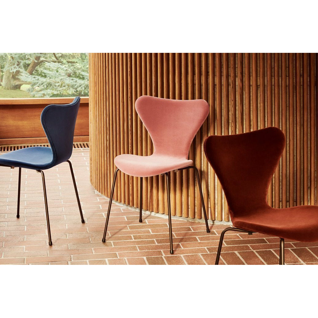 Fritz Hansen 3107椅子全套装饰，棕色青铜/贝尔法斯特天鹅绒森林绿色