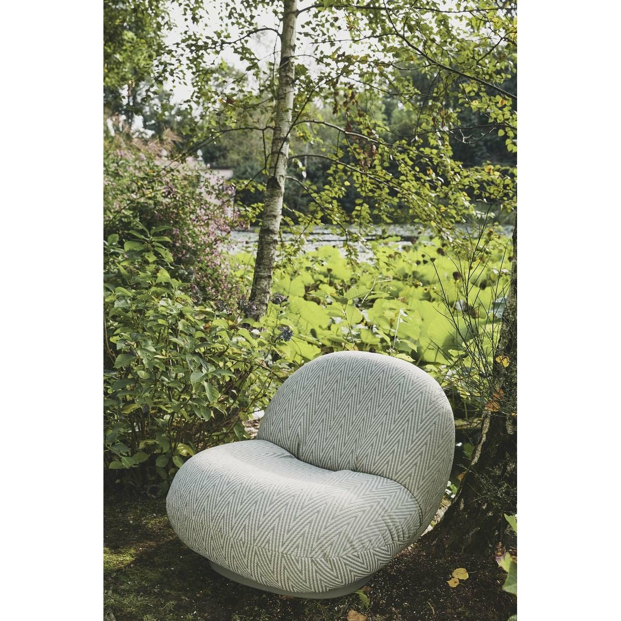Gubi Pacha户外休息室椅子可旋转的软垫，雪佛龙FR022