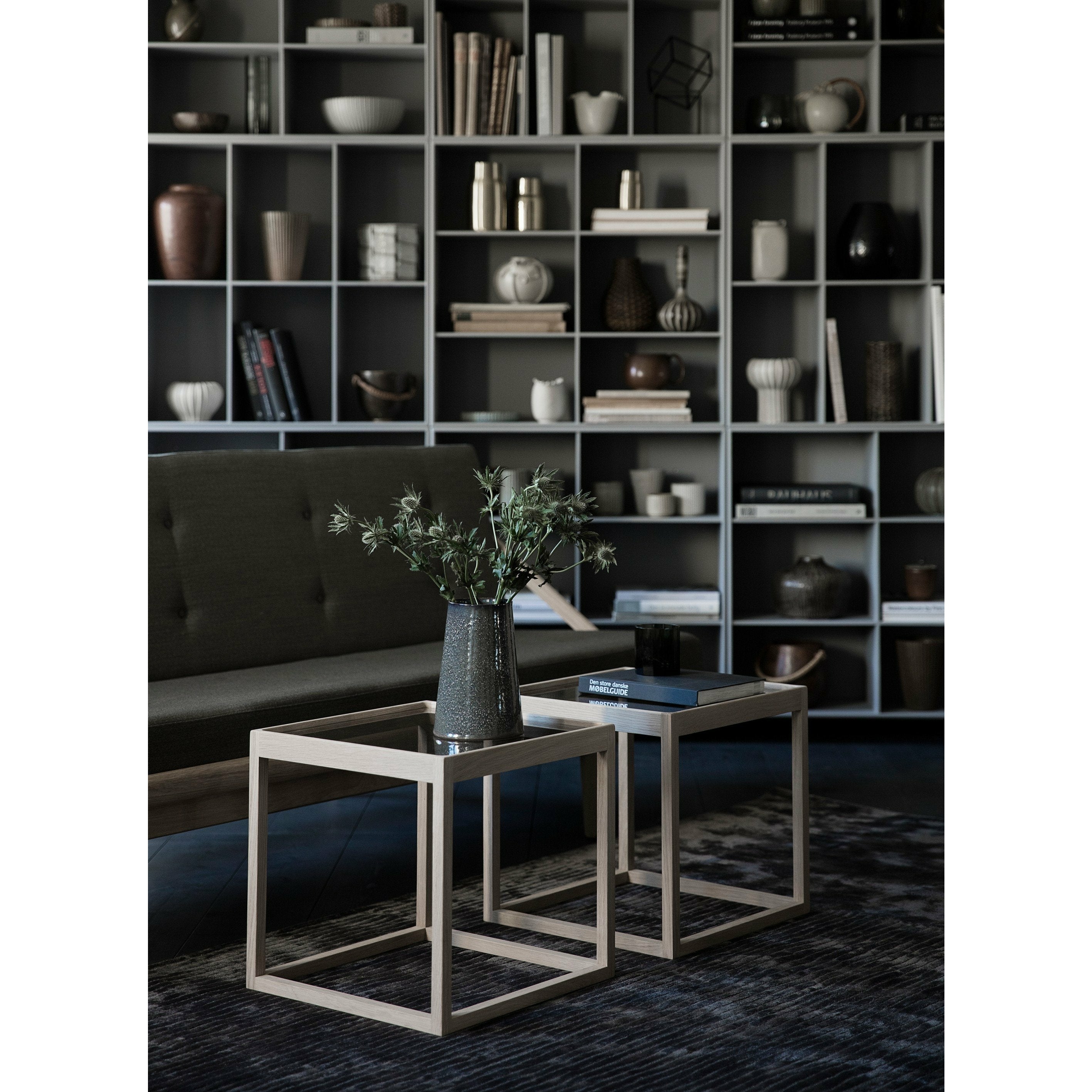 Klassik Studio Table d'appoint Kø cube chêne noir, verre fumé