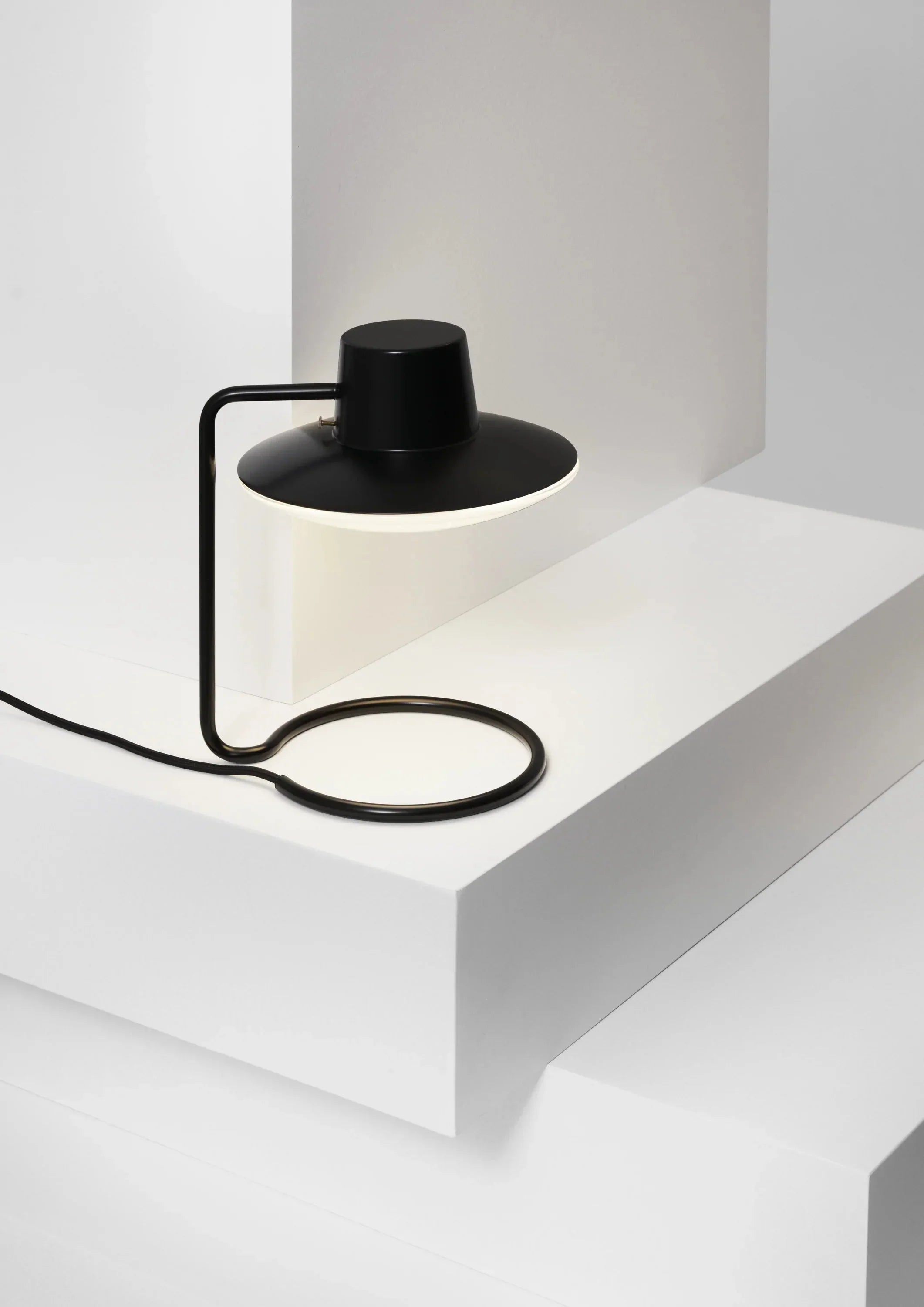 Louis Poulsen AJ Oxford Table Lampe Metal Black / Opal Verre Ø 28 cm