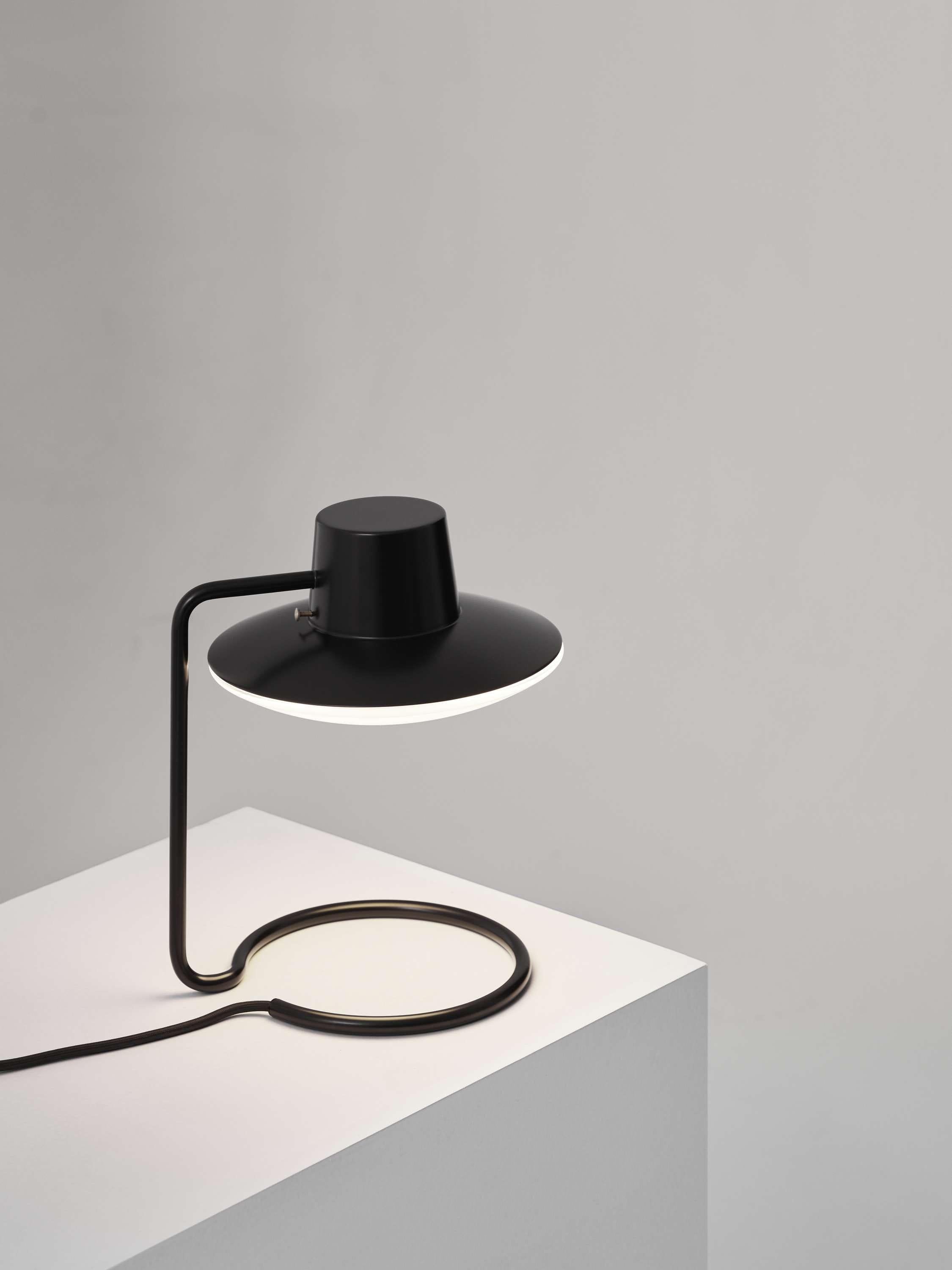 Louis Poulsen AJ Oxford Table Lampe Metal Black / Opal Verre Ø 28 cm