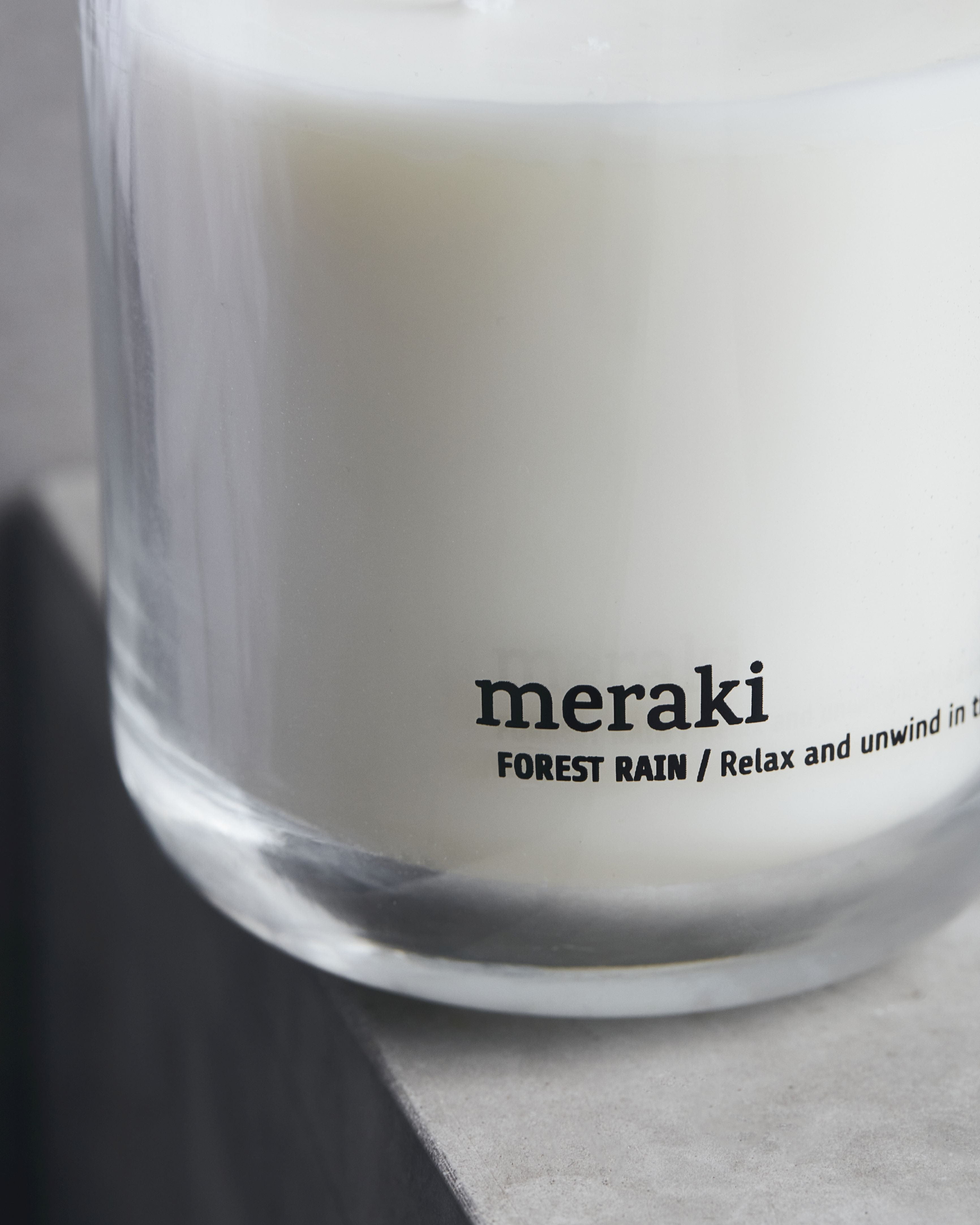Meraki Bougie parfumée H10,5 cm, pluie forestière