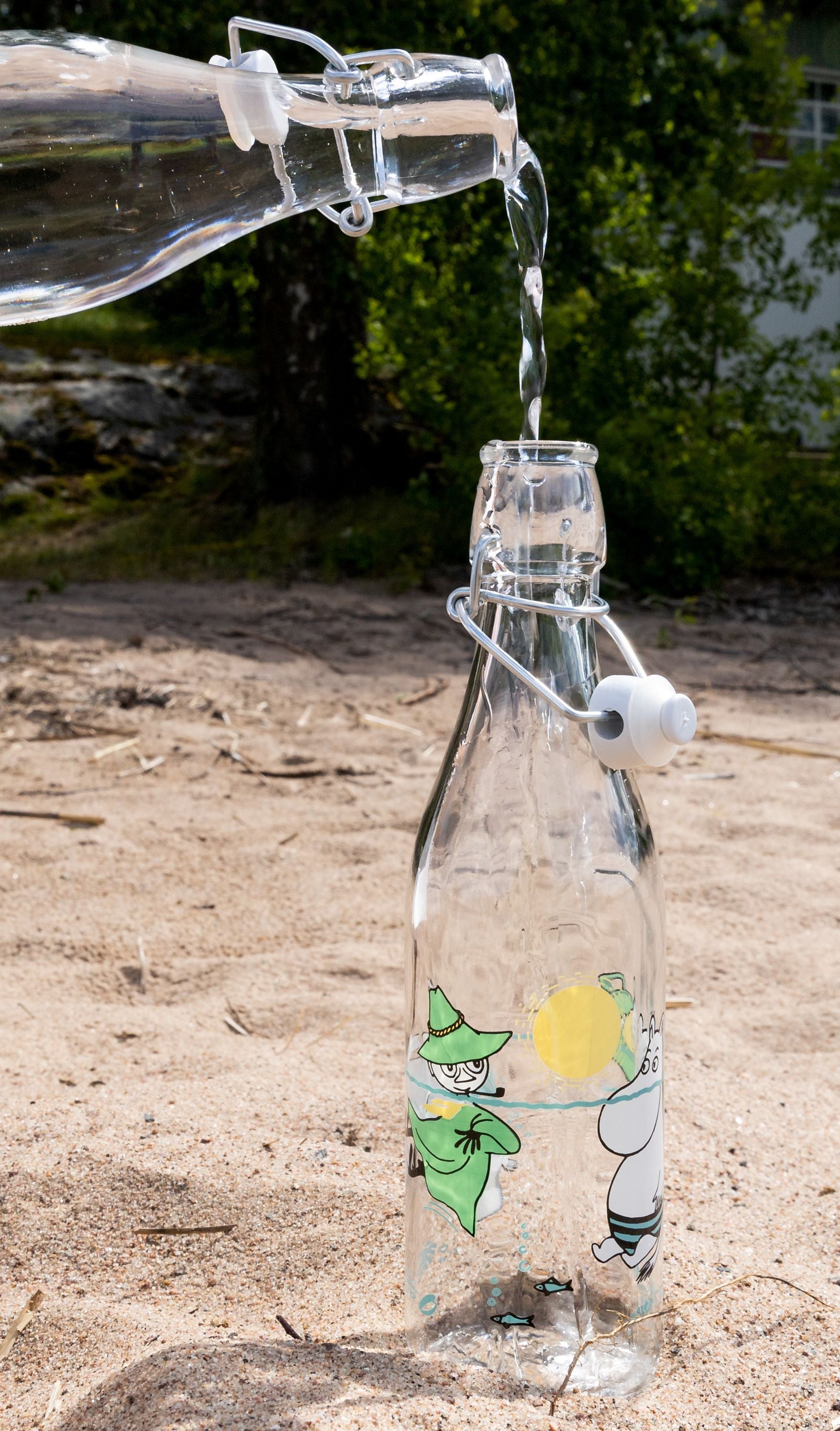 Muurla Moominglasflasche, Spaß im Wasser
