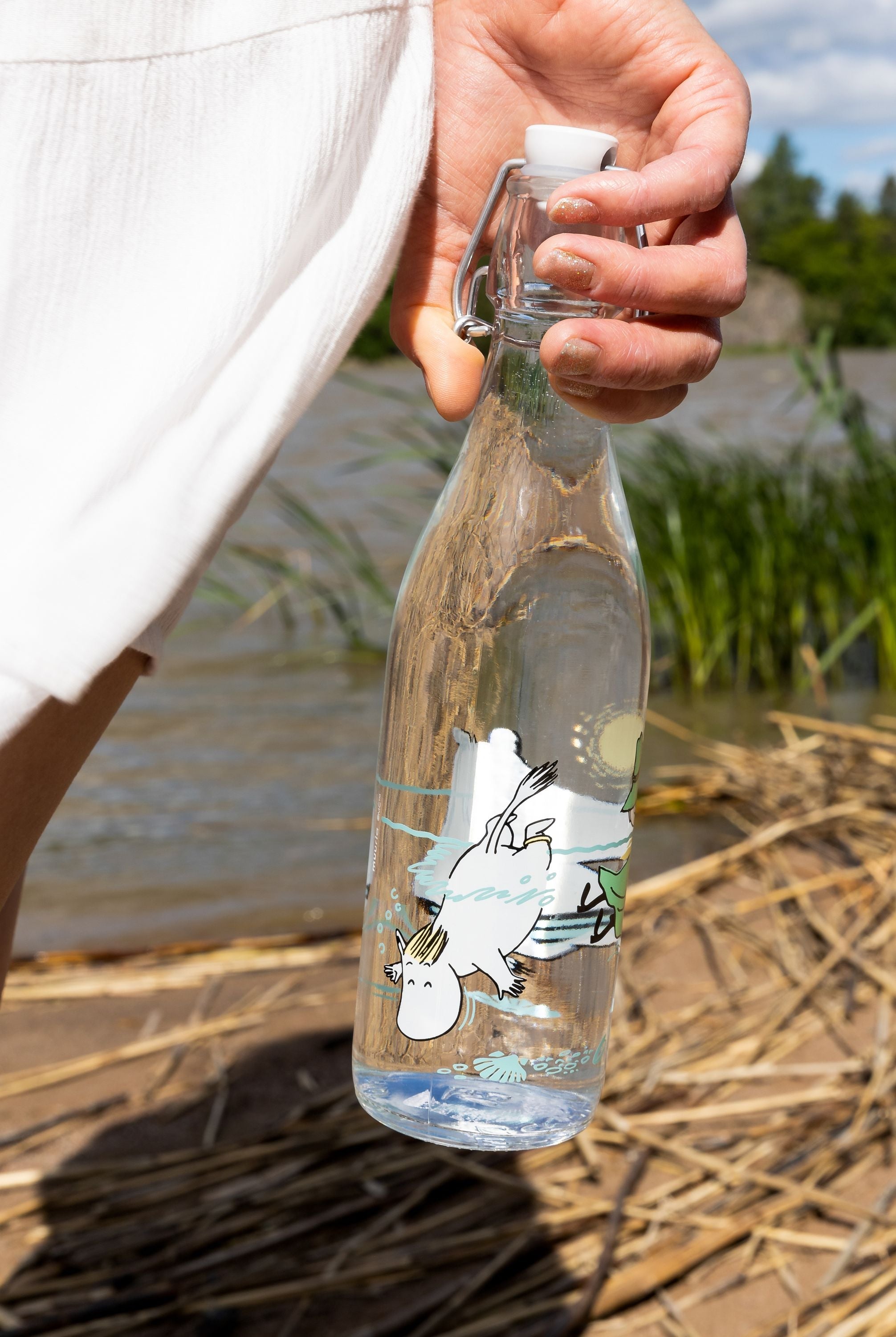 Muurla Moomin Glass -pullo, hauskaa vedessä