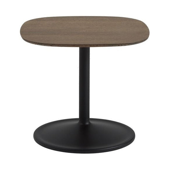 Muuto软侧桌ØxH 45x40，固体熏制橡木/黑色