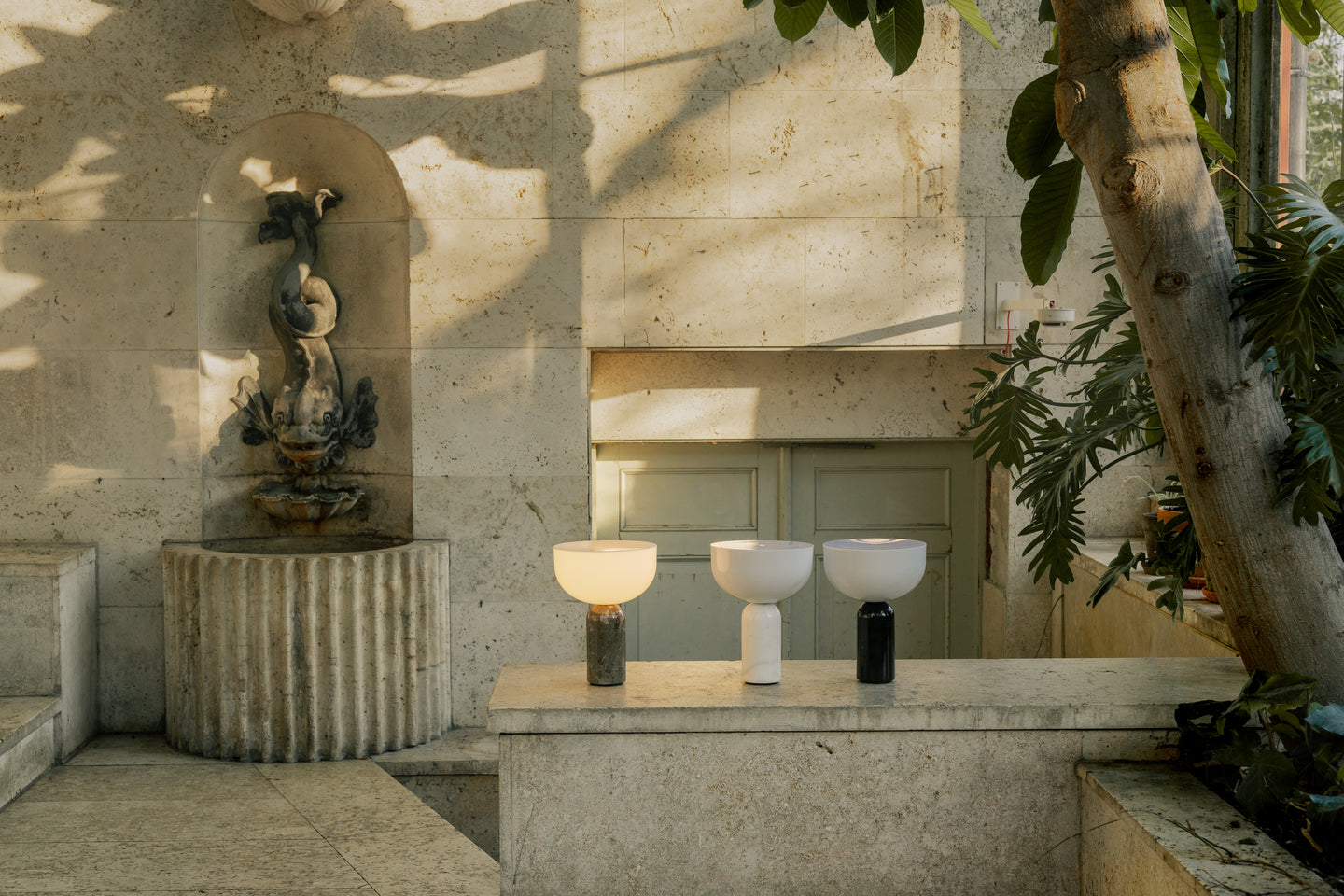 New Works Kizu bærbar bordlampe, sort marmor