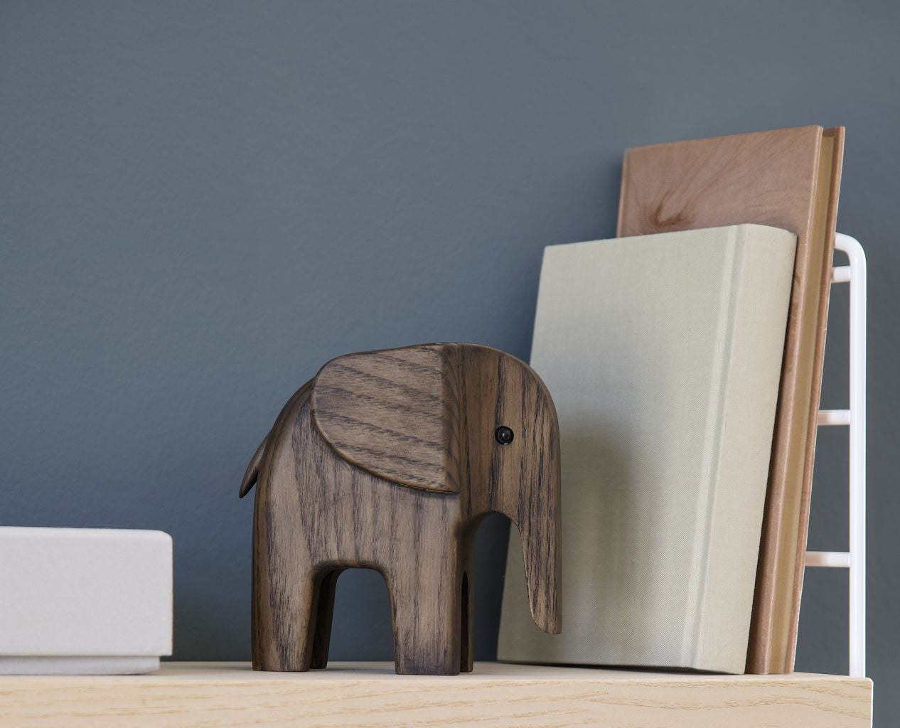 Novform Design Baby Elephant Decorative Figur, Ash Stained