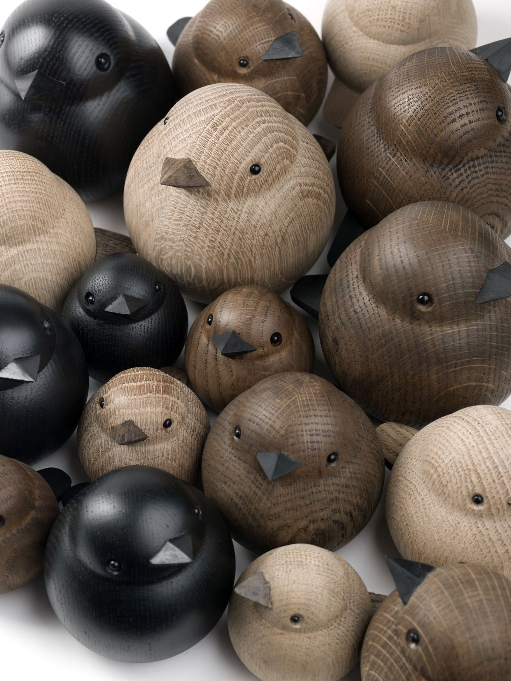 NovoForm设计婴儿麻雀装饰人物，天然橡木