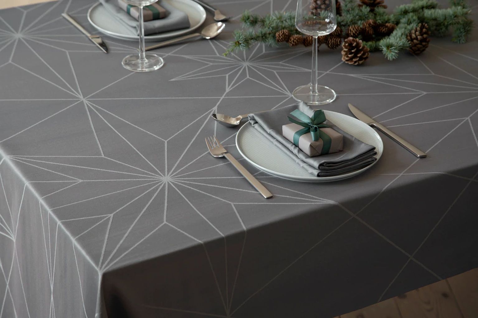 NovoForm Design Stars Tablecloth 320 cm, invierno gris