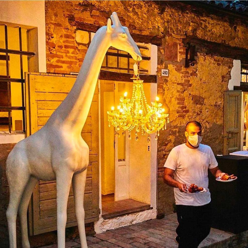 Qeeboo Giraffe in Love Outdoor Floor Lamp H 2.65m, zwart
